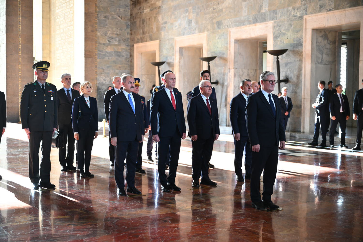 İngiltere Başbakanı Starmer, Anıtkabir'i ziyaret etti