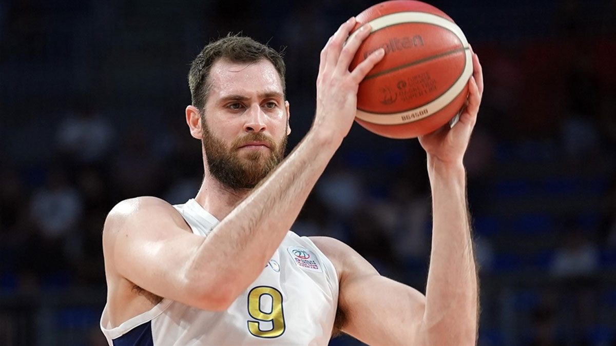 Georgios Papagiannis, košarkar Anadolu Efesa, je bil operiran