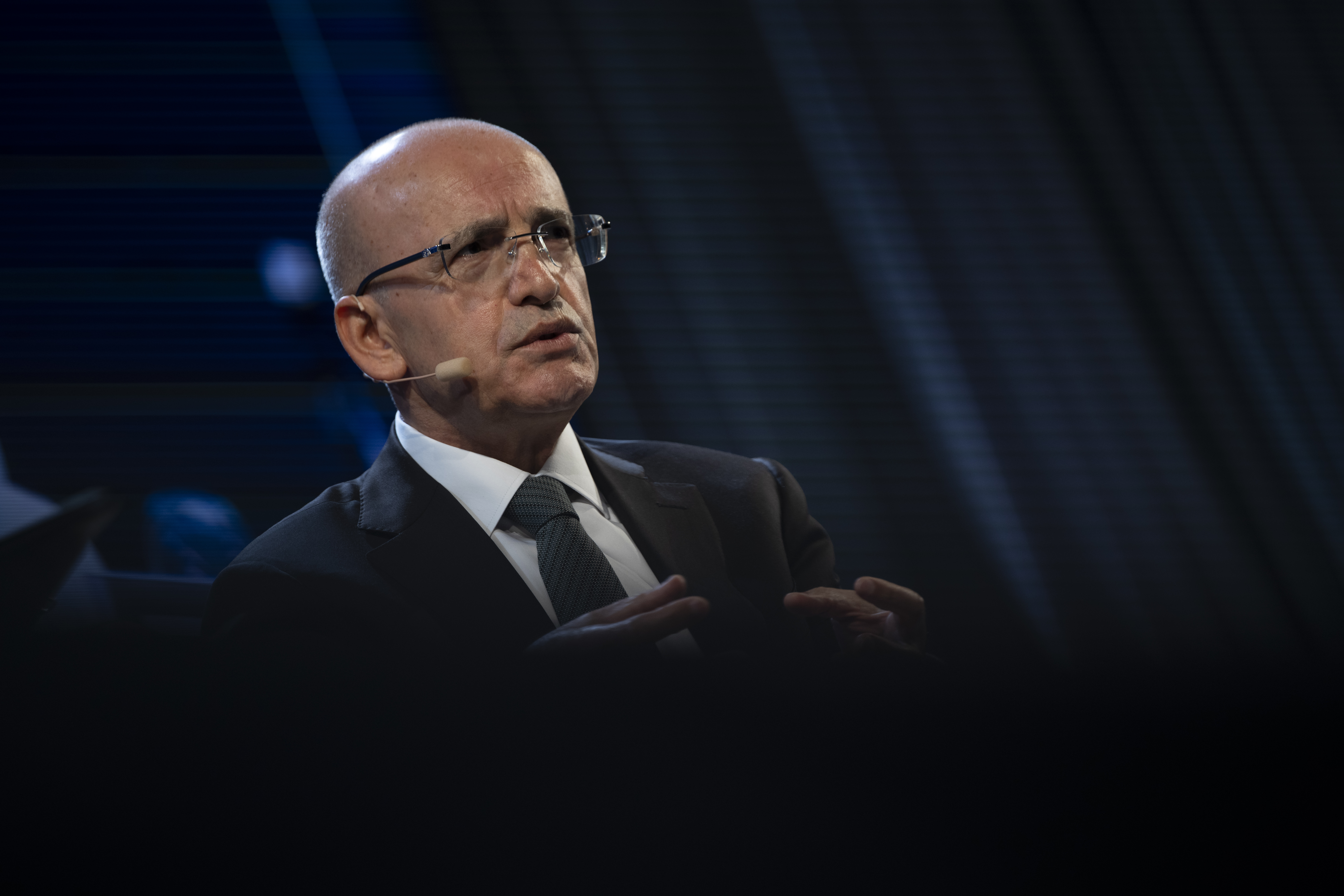 Bakan Şimşek: Dezenflasyonun devamıyla beklentilerde iyileşmenin süreceğini öngörüyoruz