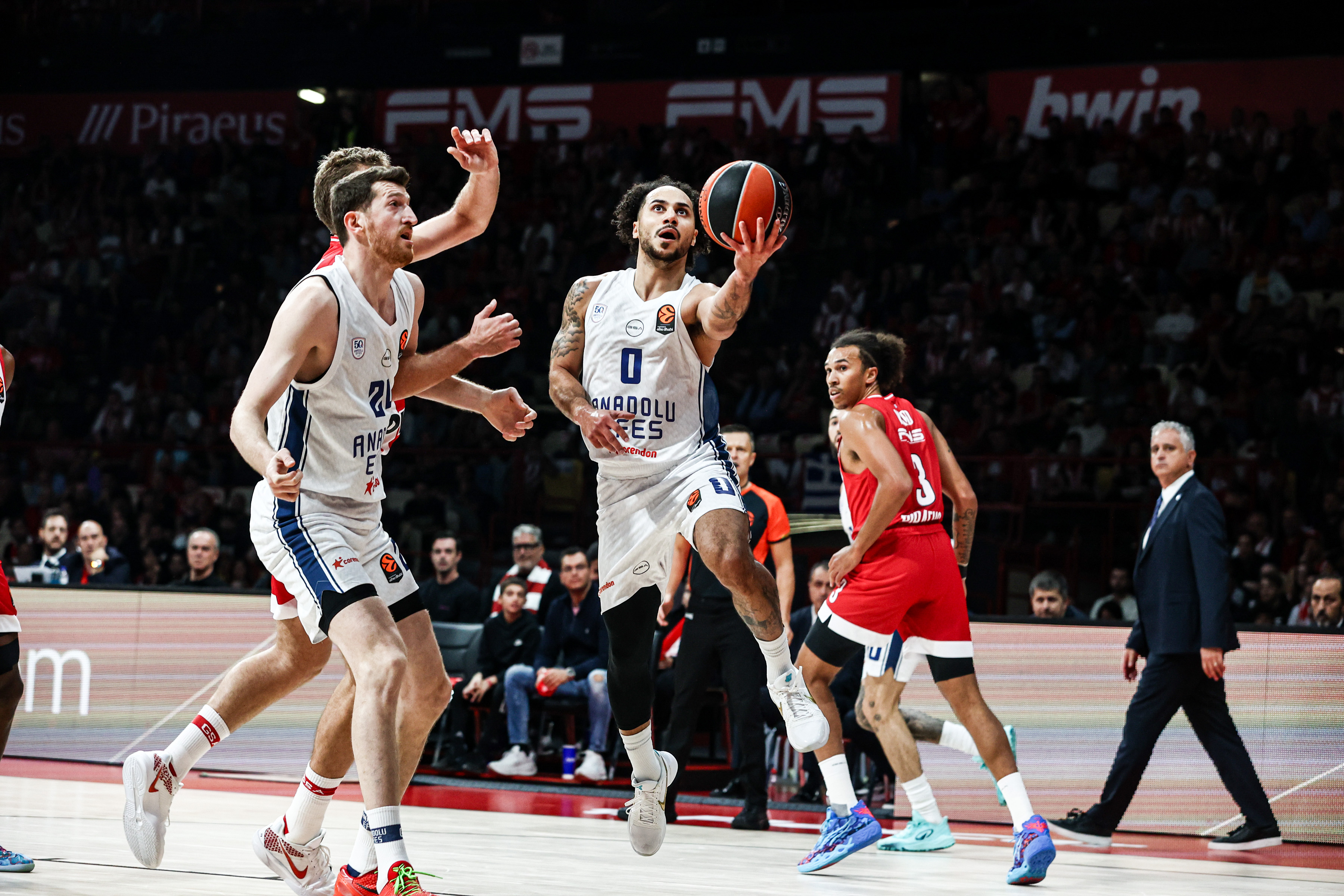 Anadolu Efes, Baskonia deplasmanında