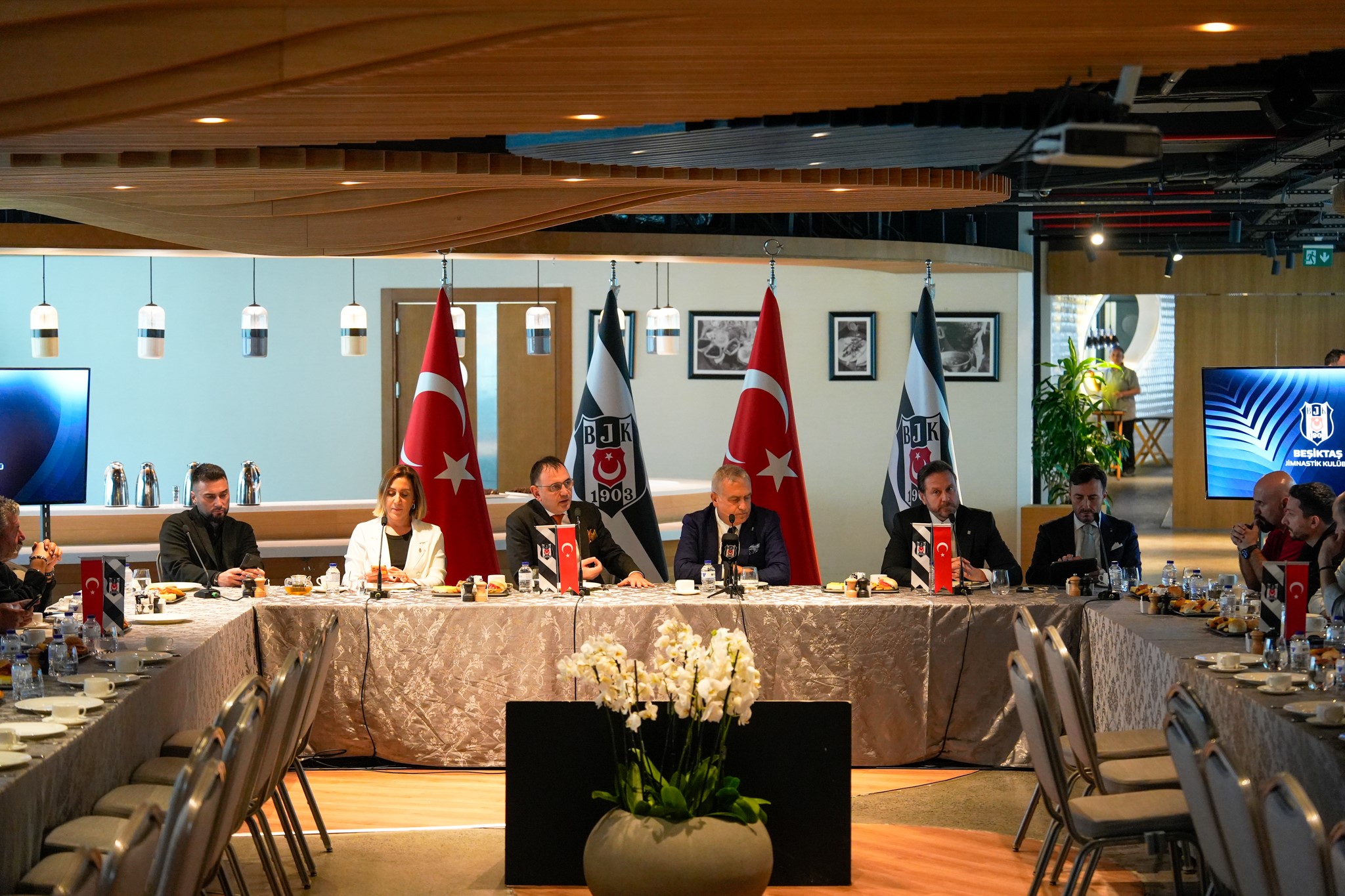 Beşiktaş İkinci Başkanı Dalbatan: Elde edeceğimiz gelirleri borçlar için kullanacağız