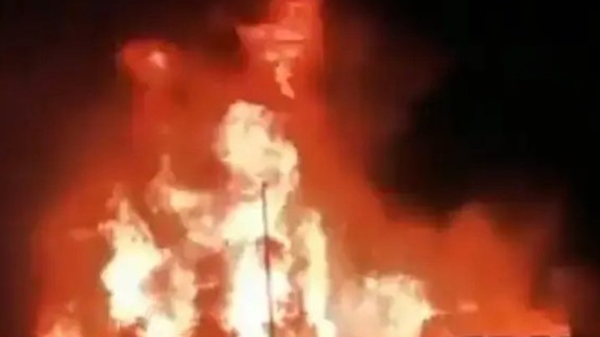 İran'da alevler geceyi aydınlattı: LPG dolum tesisinde korkunç yangın