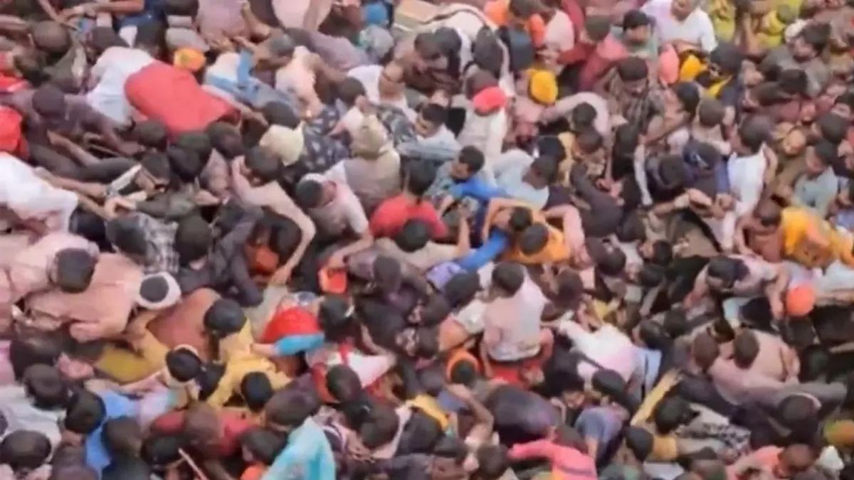 Tapınakta korkunç izdiham! 9 kişi ezilerek öldü