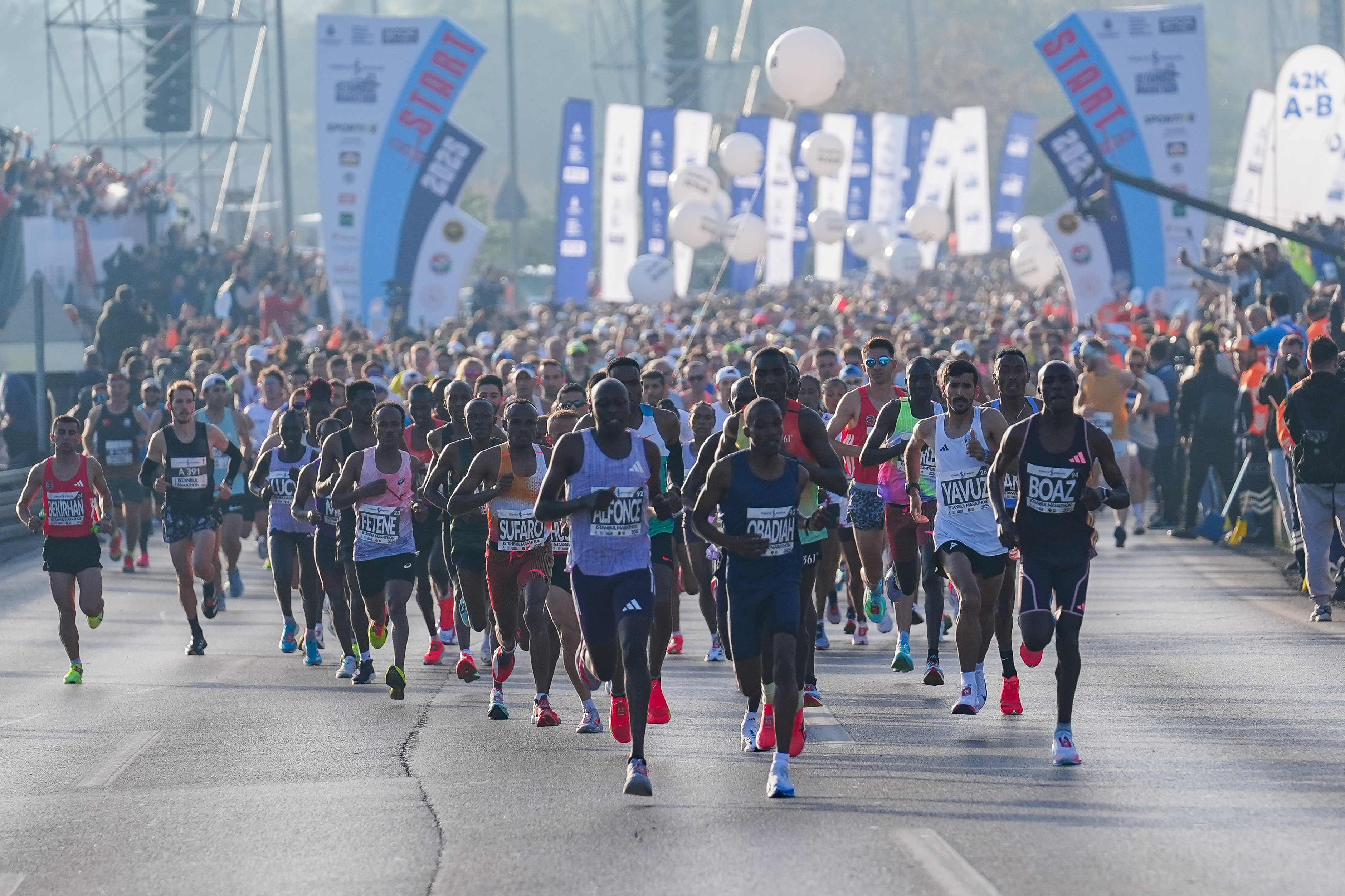 47. İstanbul Maratonu'nu erkeklerde Rhonzas Lokitam Kilimo kazandı