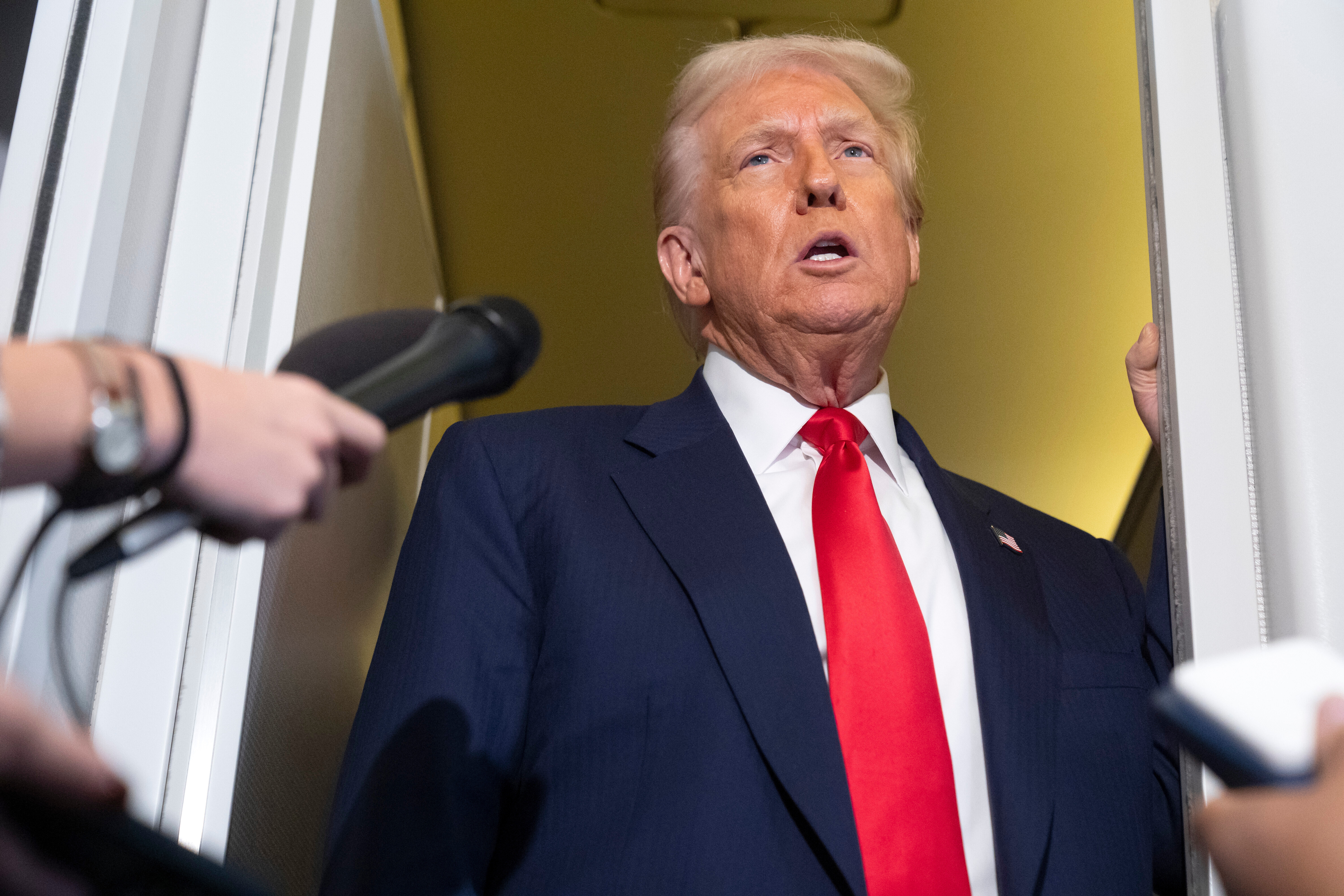 Trump, ülkeyi tehdit etti... 