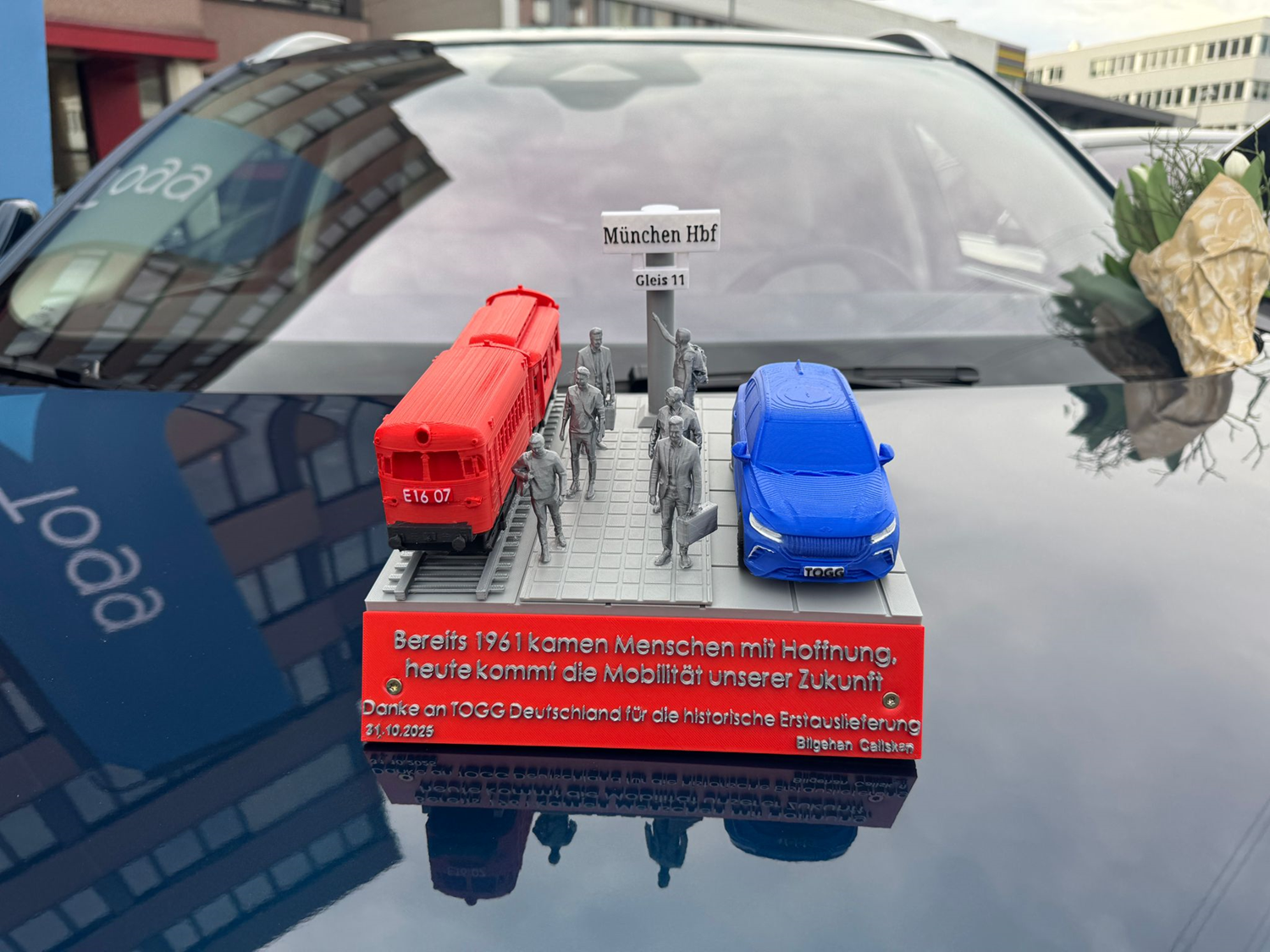 Almanya'da ilk teslimatlarını gerçekleştiren TOGG'un yetkililerine 