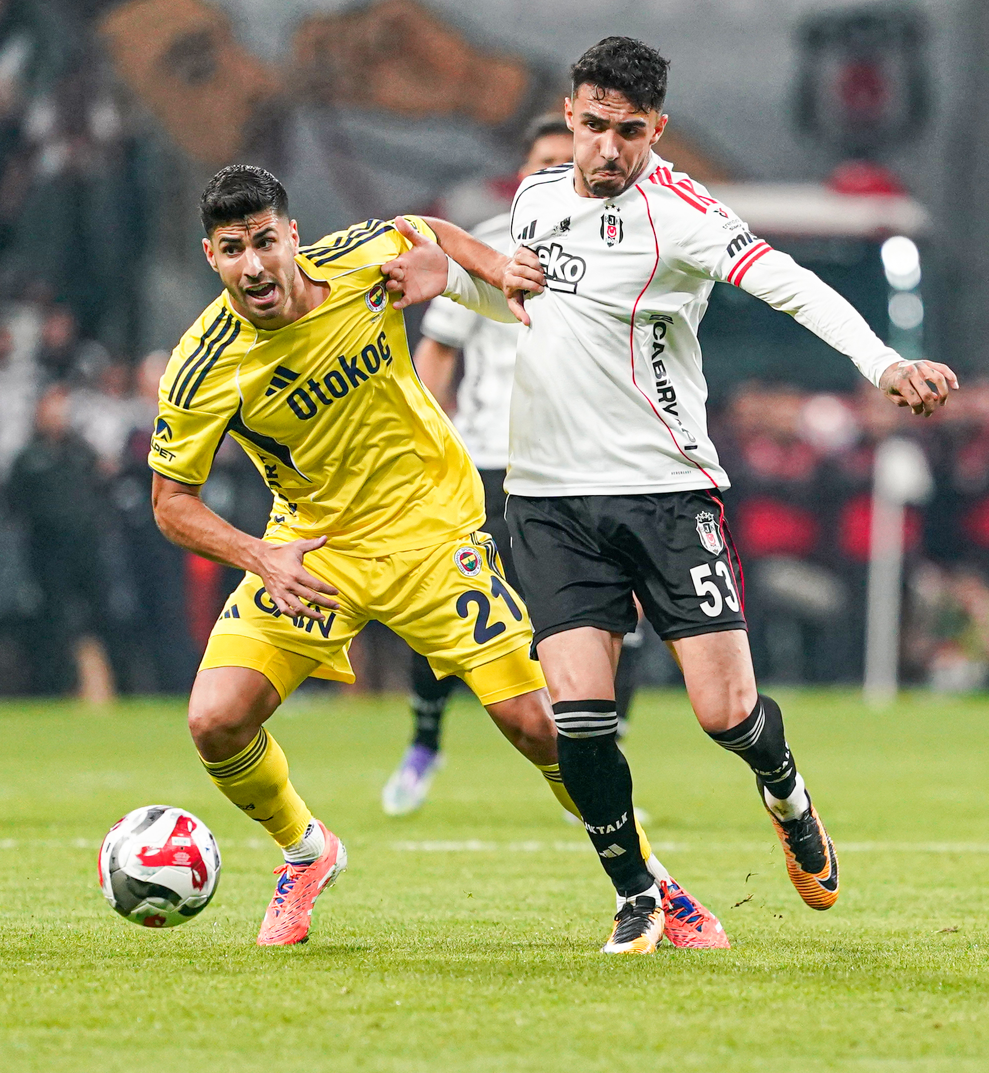 Beşiktaş'ta Emirhan Topçu cezalı duruma düştü