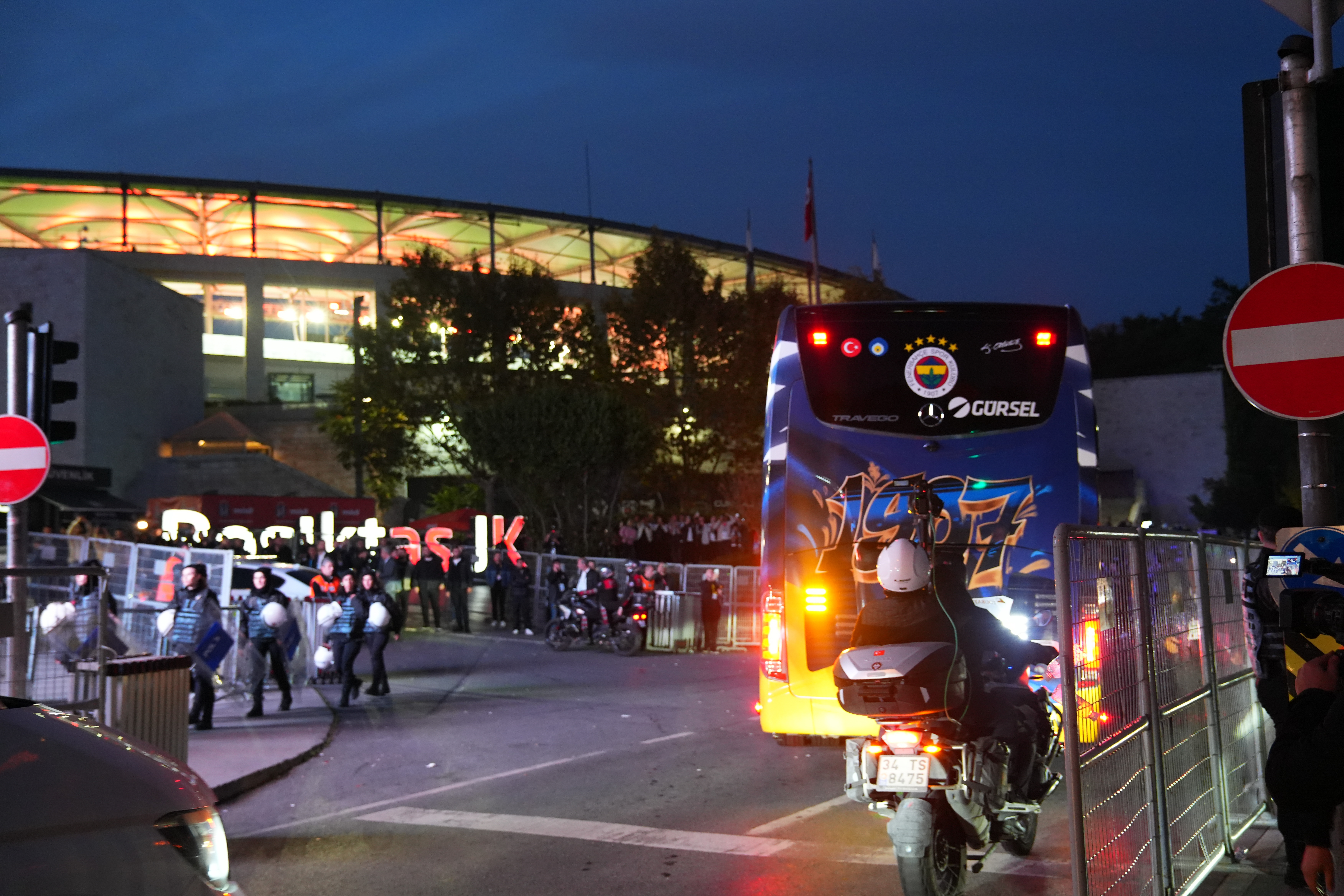 Fenerbahçe kafilesi Tüpraş Stadyumu'nda!