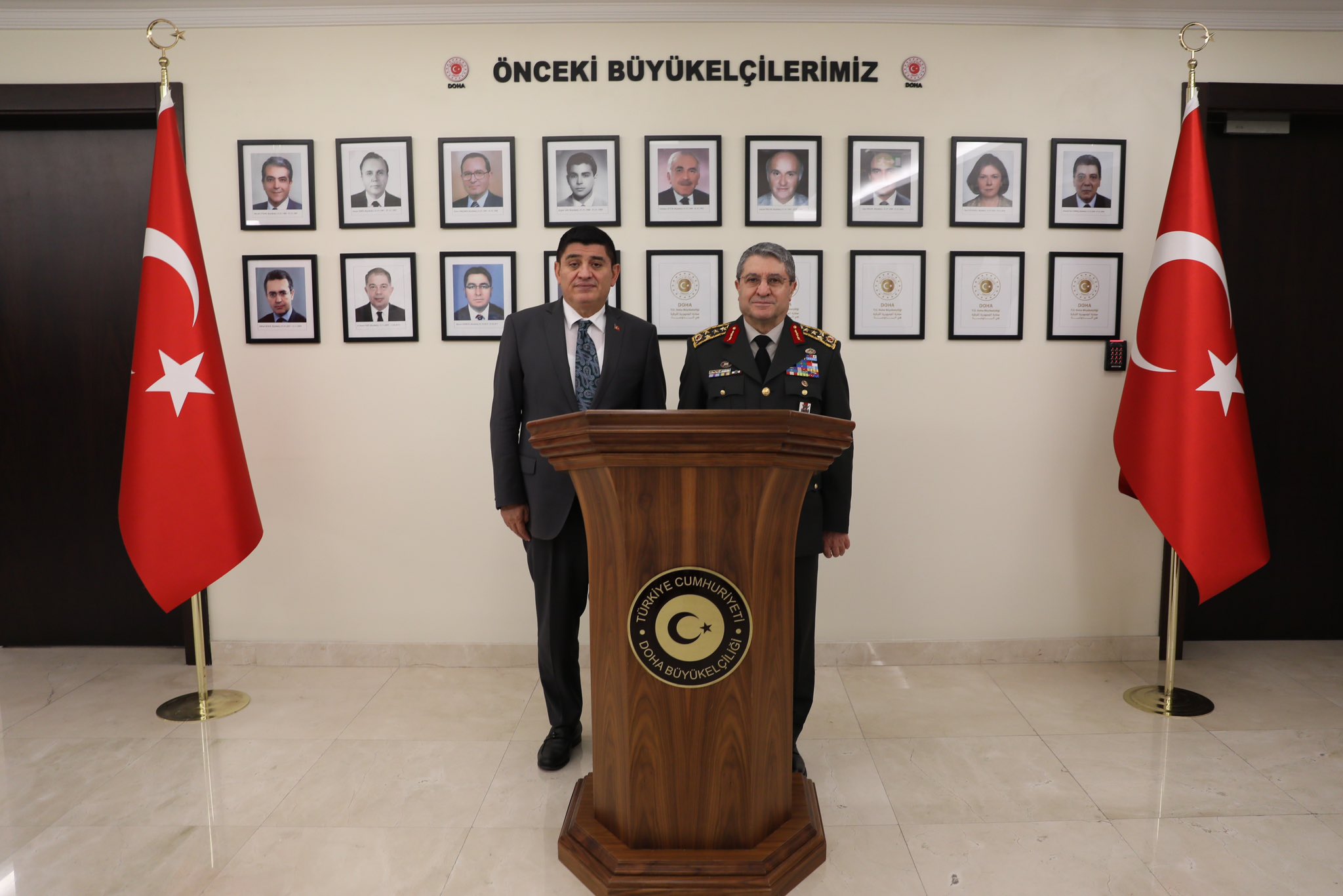 General Selçuk Bayraktaroğlu obiskal turškega veleposlanika v Dohi