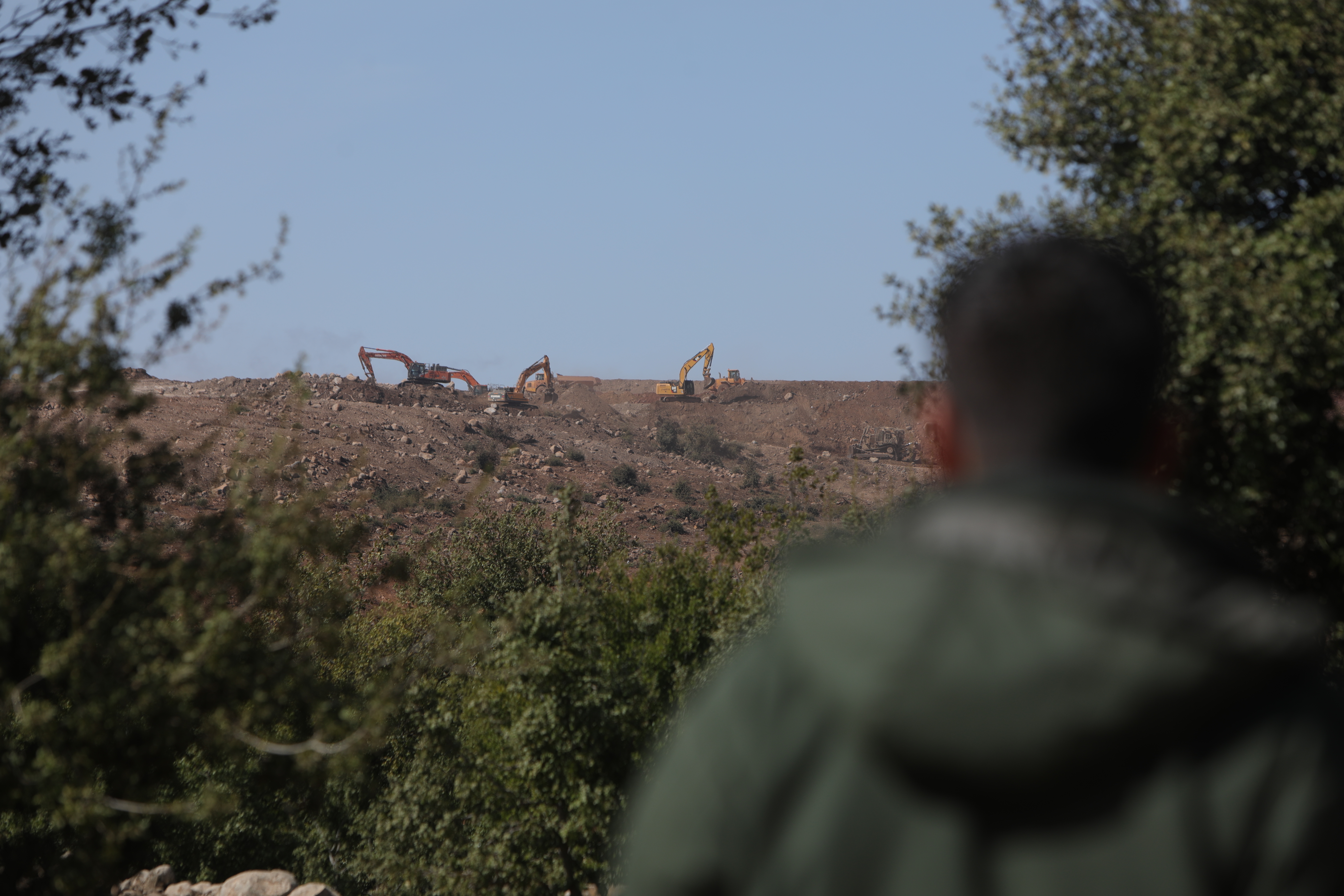 Soykırımcı İsrail, Suriye'de işgalini derinleştiriyor