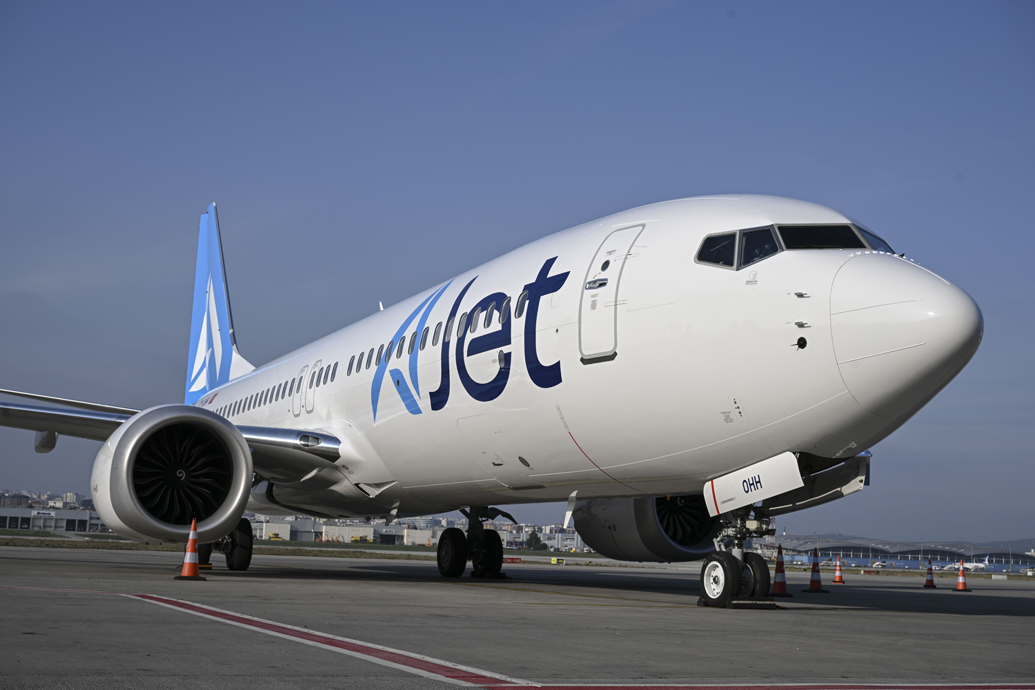 AJetova flota okrepljena z novim letalom Boeing 737-8 MAX na letališču Sabiha Gökçen