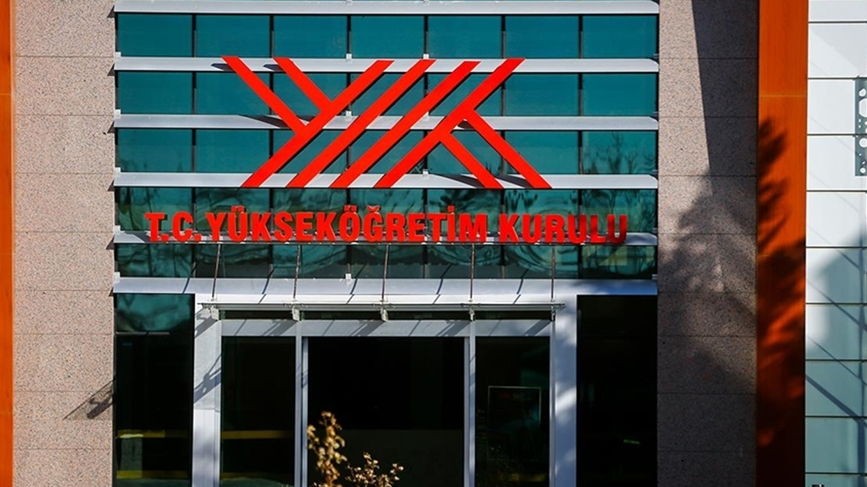 YÖK zanikal nepravilnosti pri diplomah Hakana Fidana