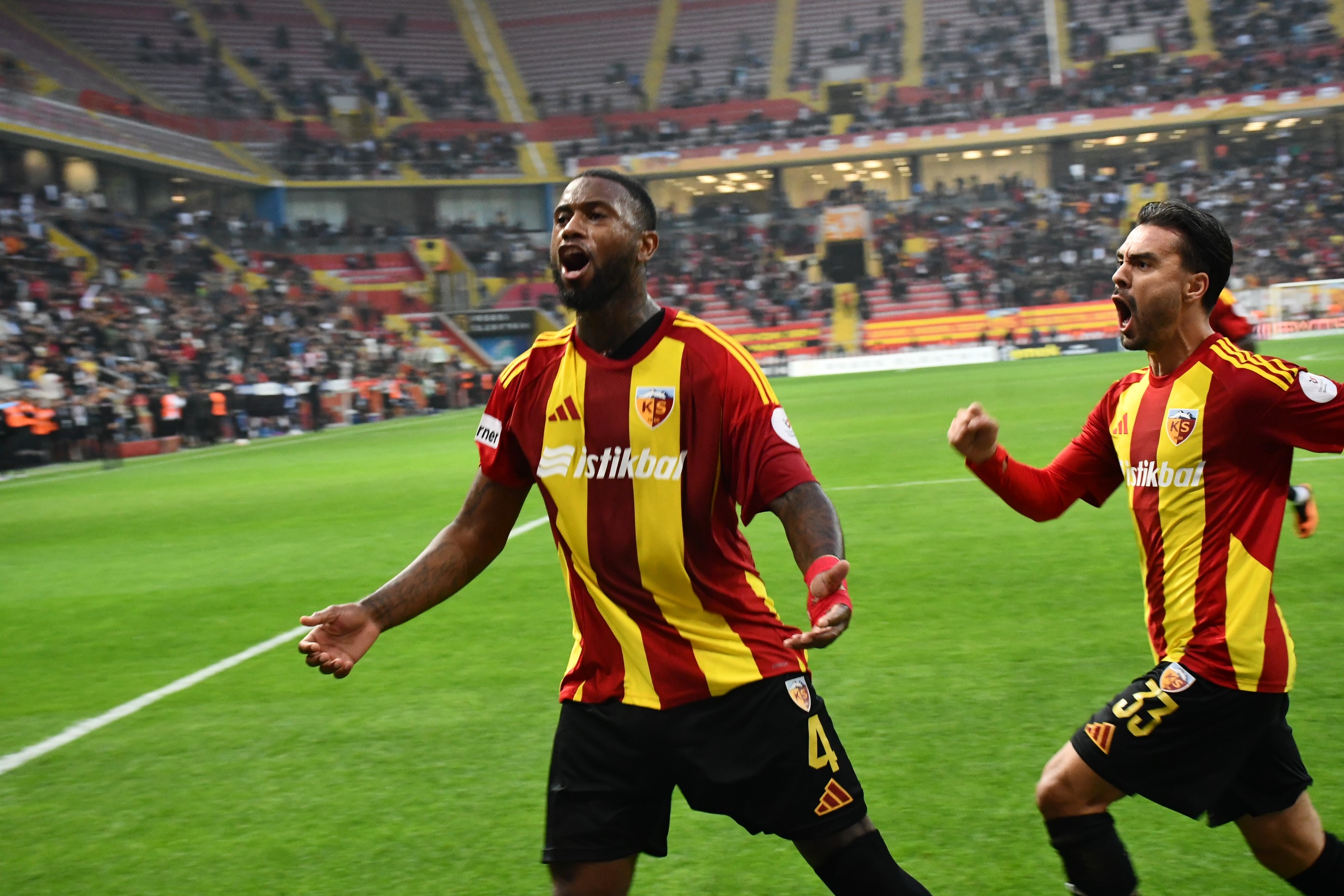 Furkan Soyalp ve Denswill siftah yaptı