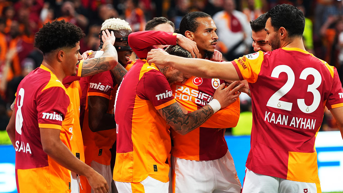 Listede 2 isim  yer almadı! Galatasaray Ajax maçı kamp kadrosunu duyurdu