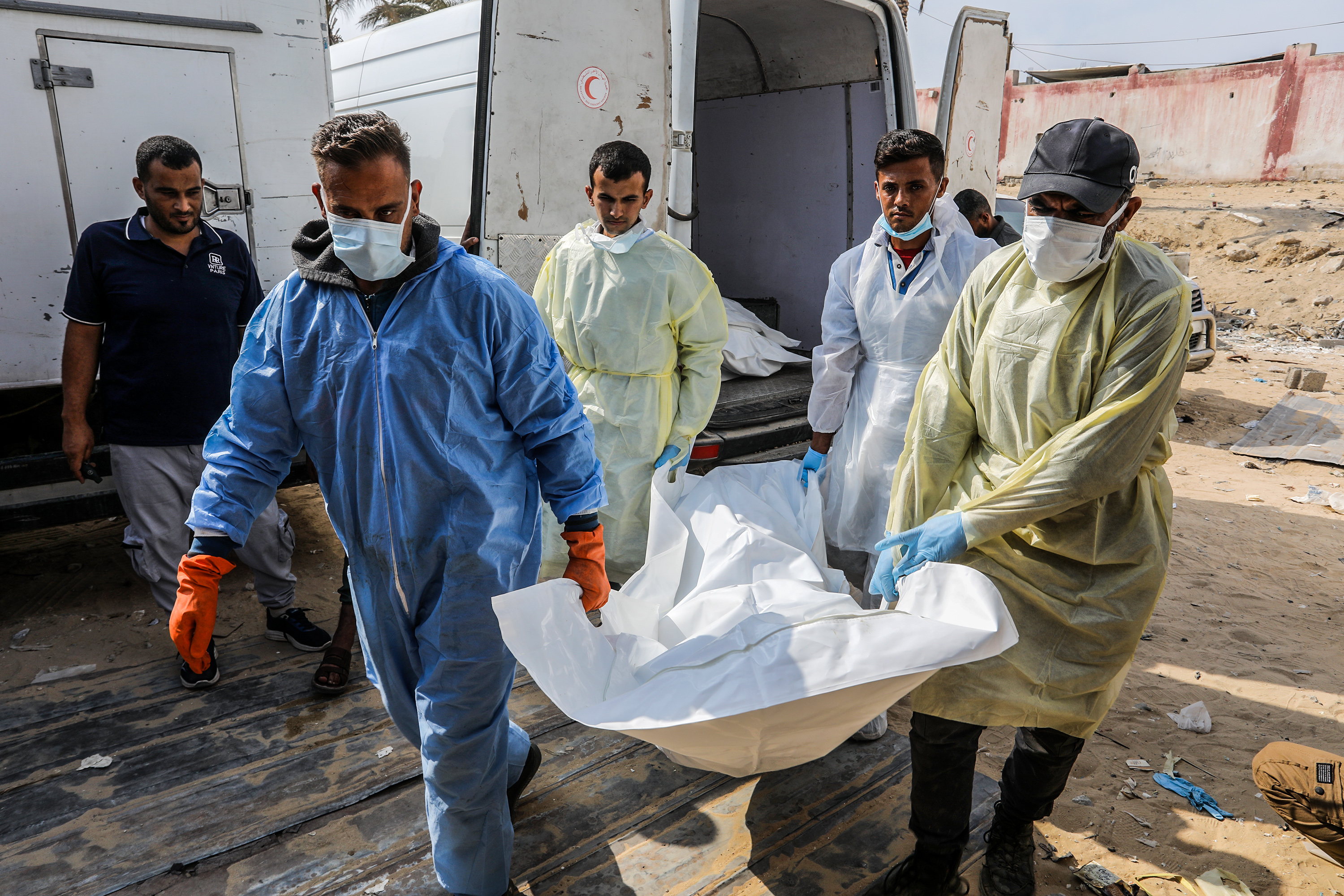 15 Filistinli esirin cenazesi daha Gazze'ye getirildi