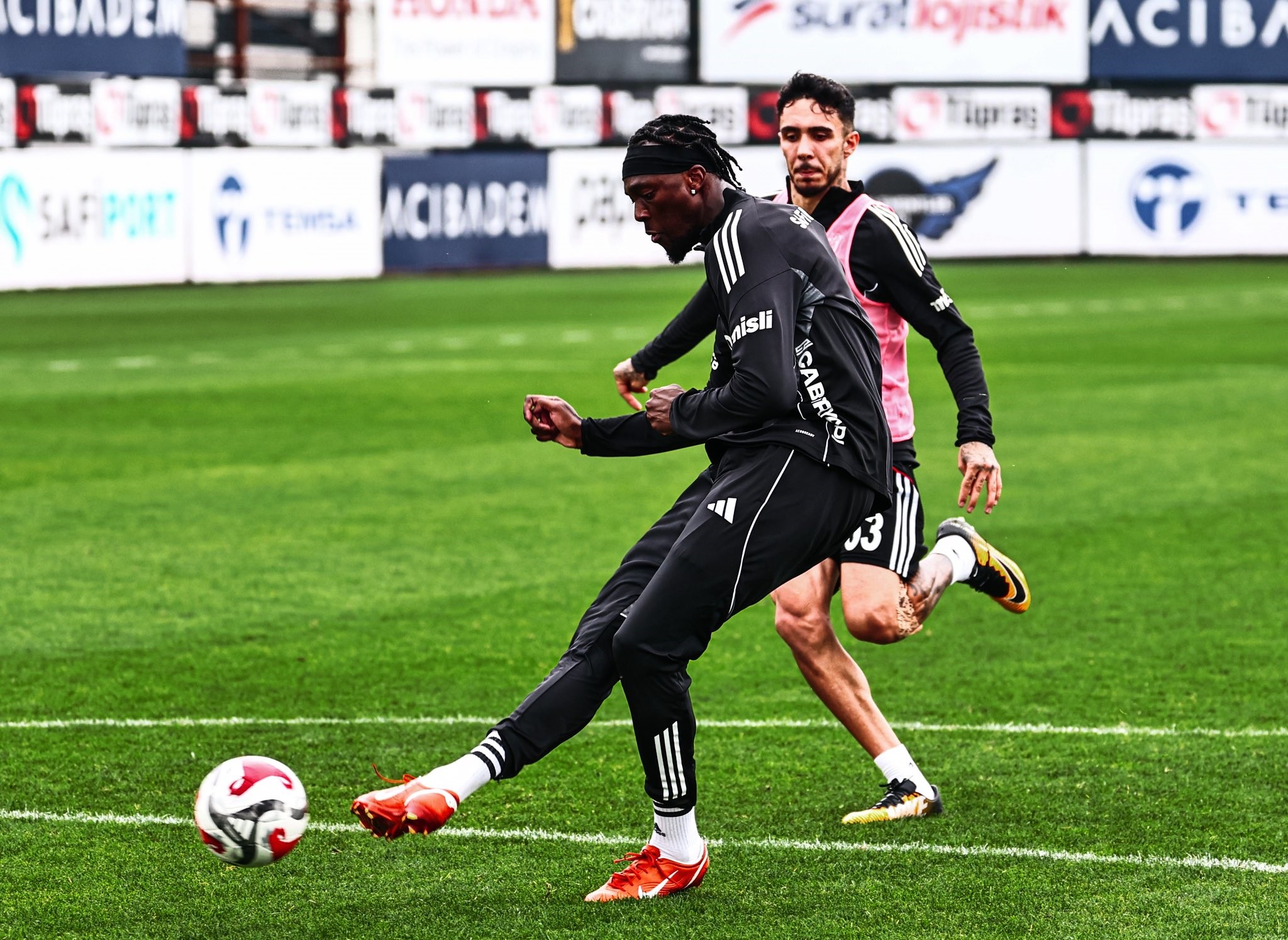 Beşiktaş 3 futbolcusundan eksik çalıştı