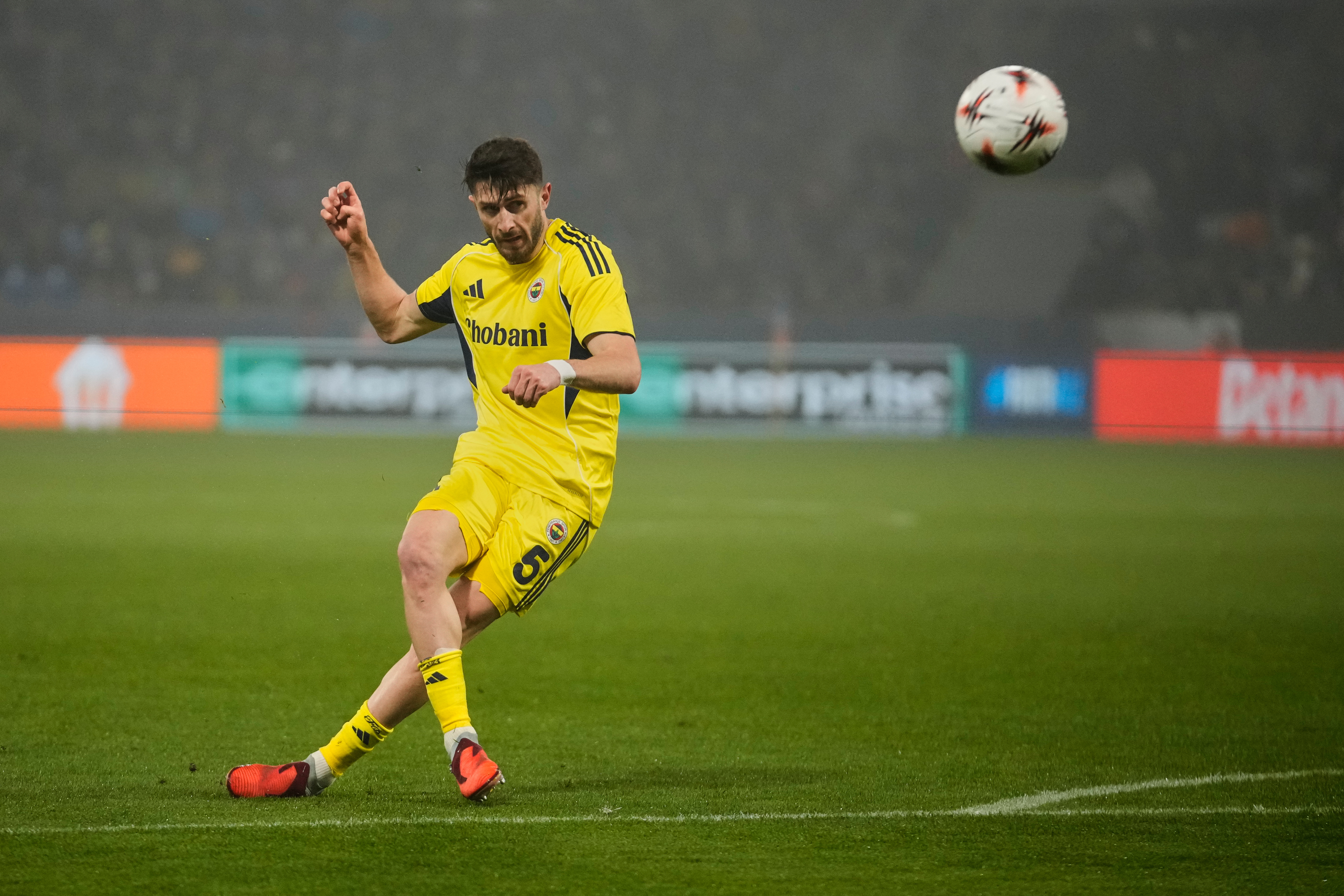 Fenerbahçe'ye kötü haber! İki futbolcu cezalı duruma düştü