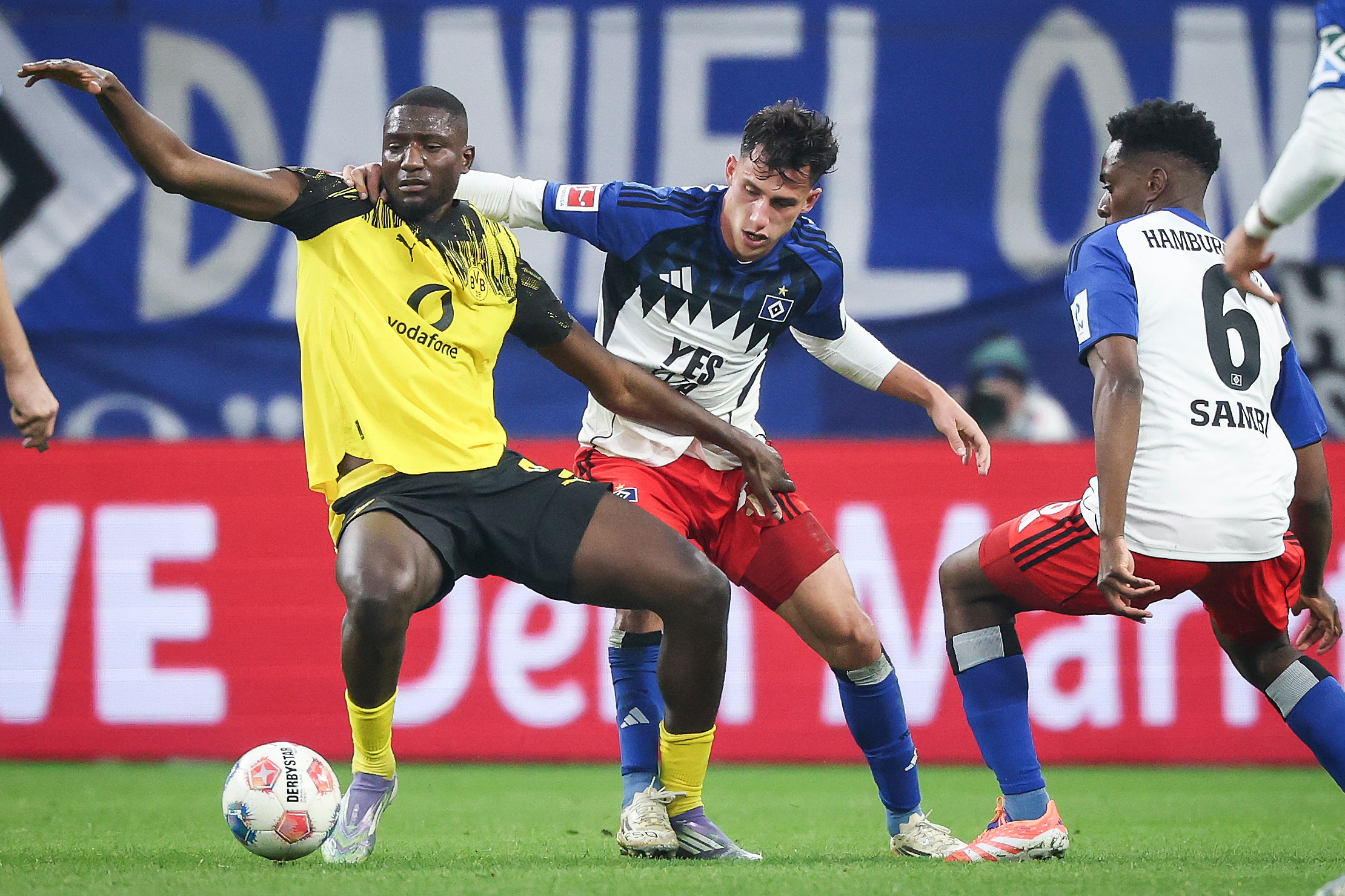 Borussia Dortmund galibiyeti son dakikada kaçırdı