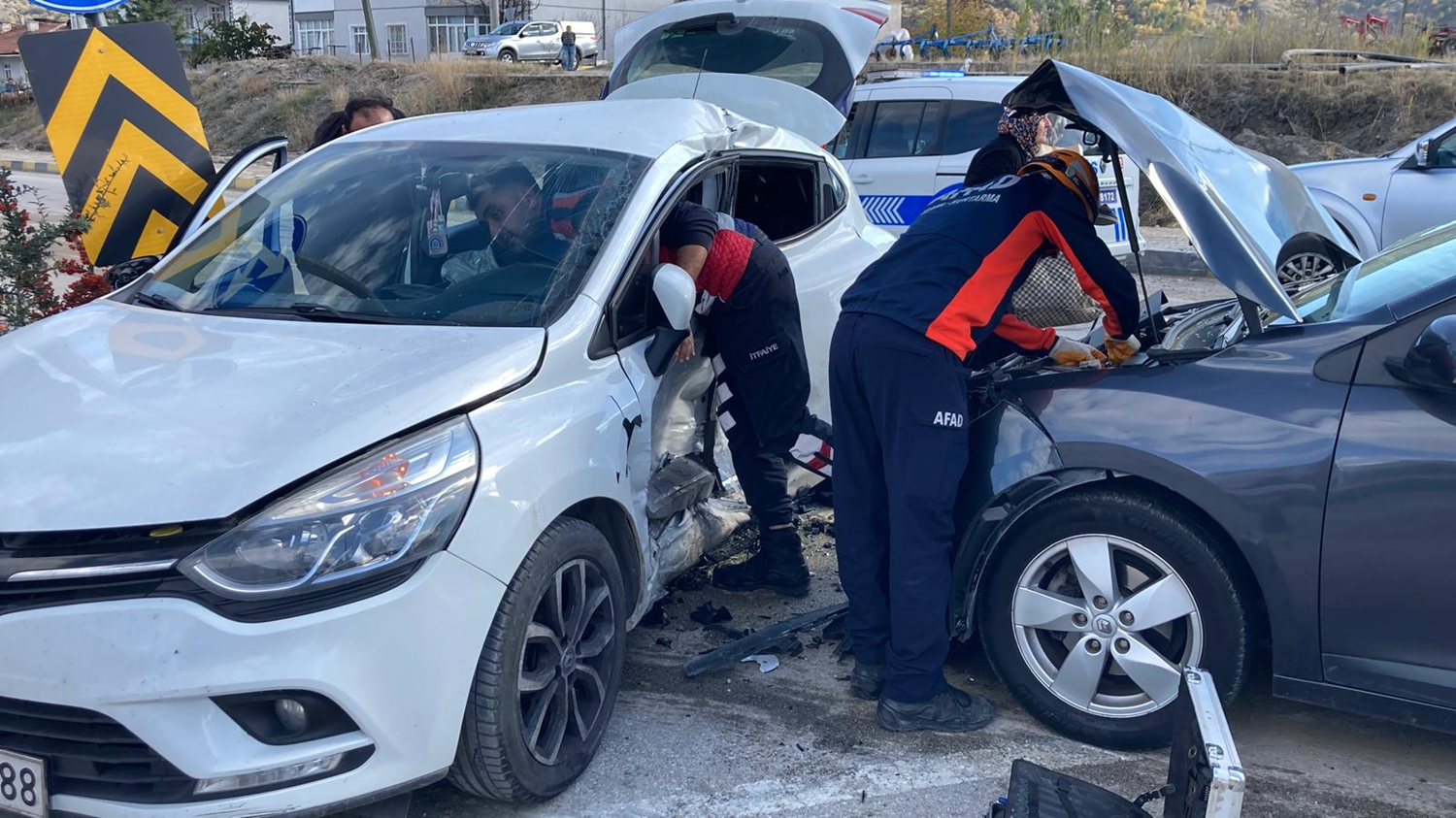 Karabük'te iki otomobil çarpıştı: 7 yaralı