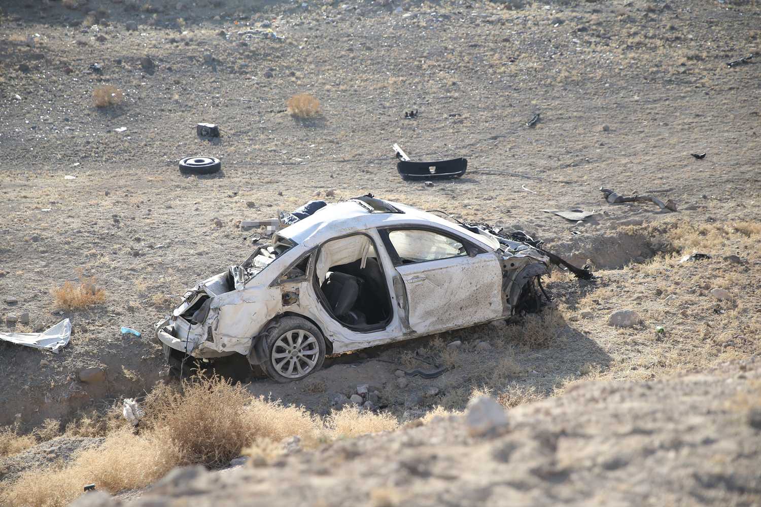 V prometni nesreči v Niğdeju umrli dve osebi, ena poškodovana