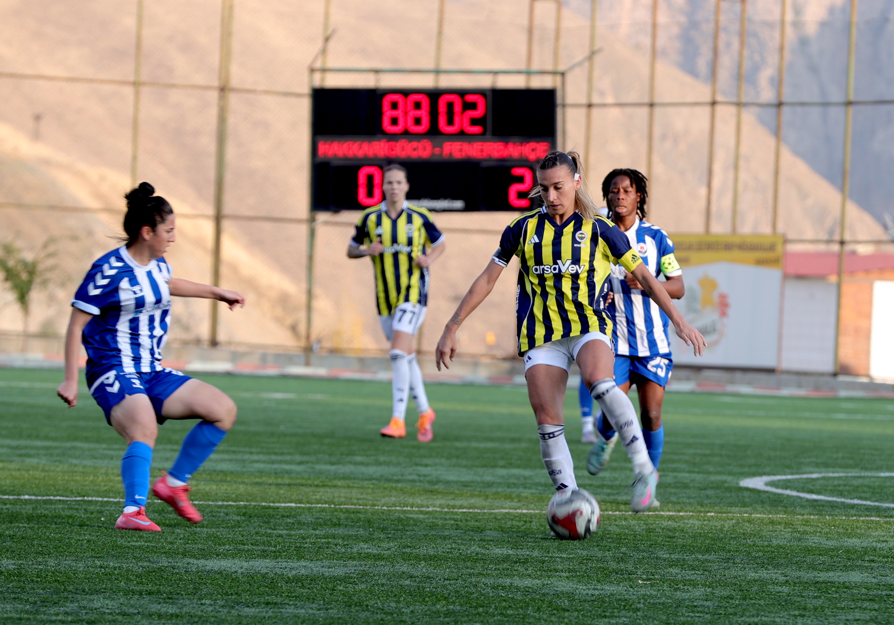 Fenerbahçe Arsavev erteleme maçında galip