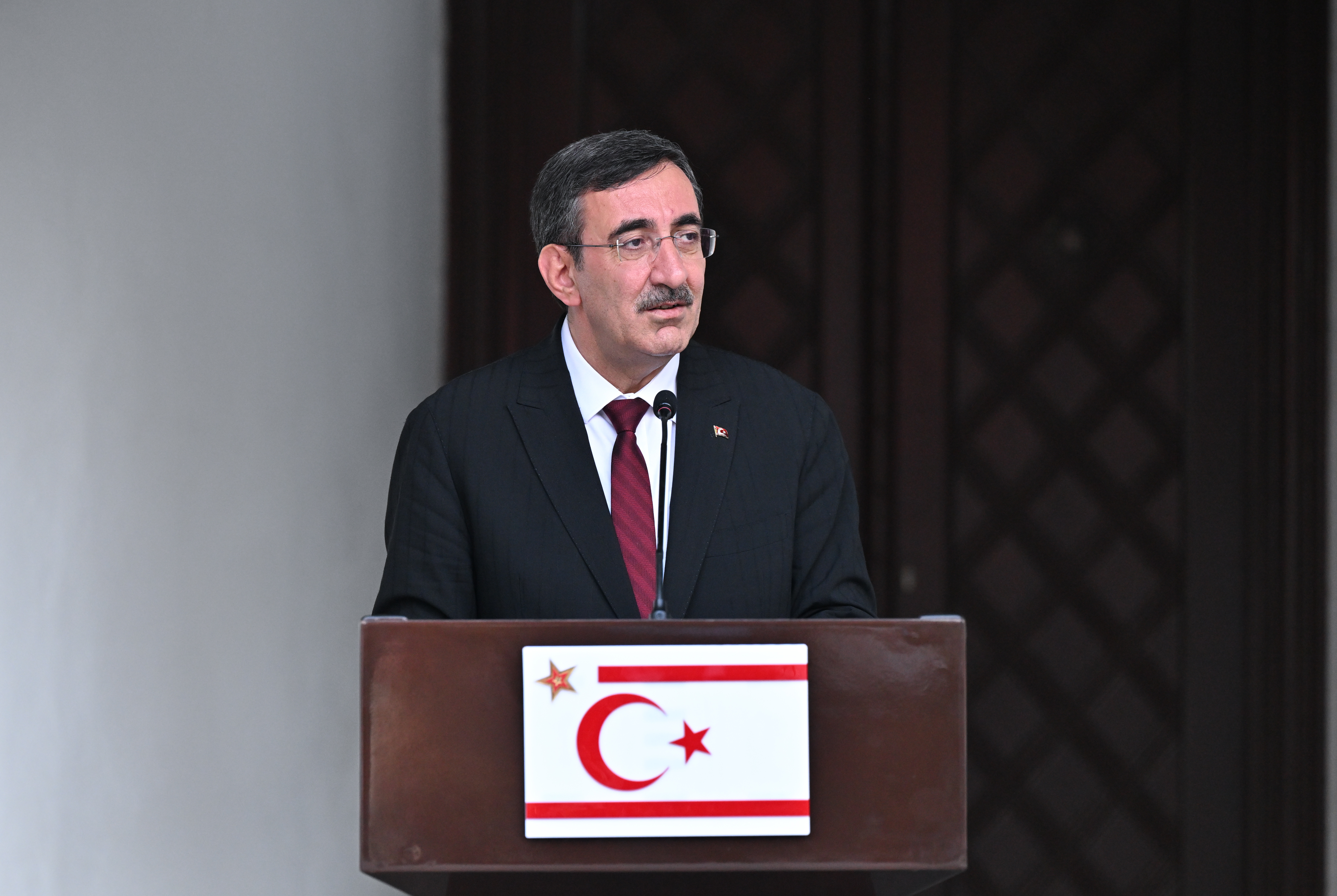 Cumhurbaşkanı Yardımcısı Yılmaz "her koşulda" diyerek vurguladı... "Kıbrıs Türk halkının yanındayız"