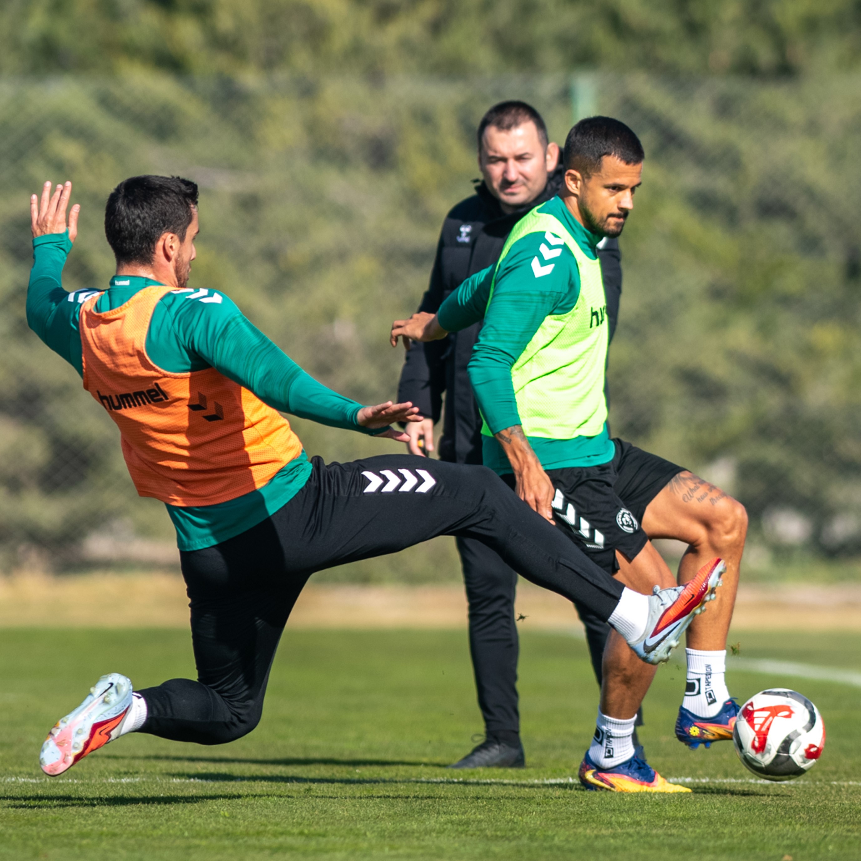 Antalyaspor in Konyaspor se pripravljata na medsebojno tekmo