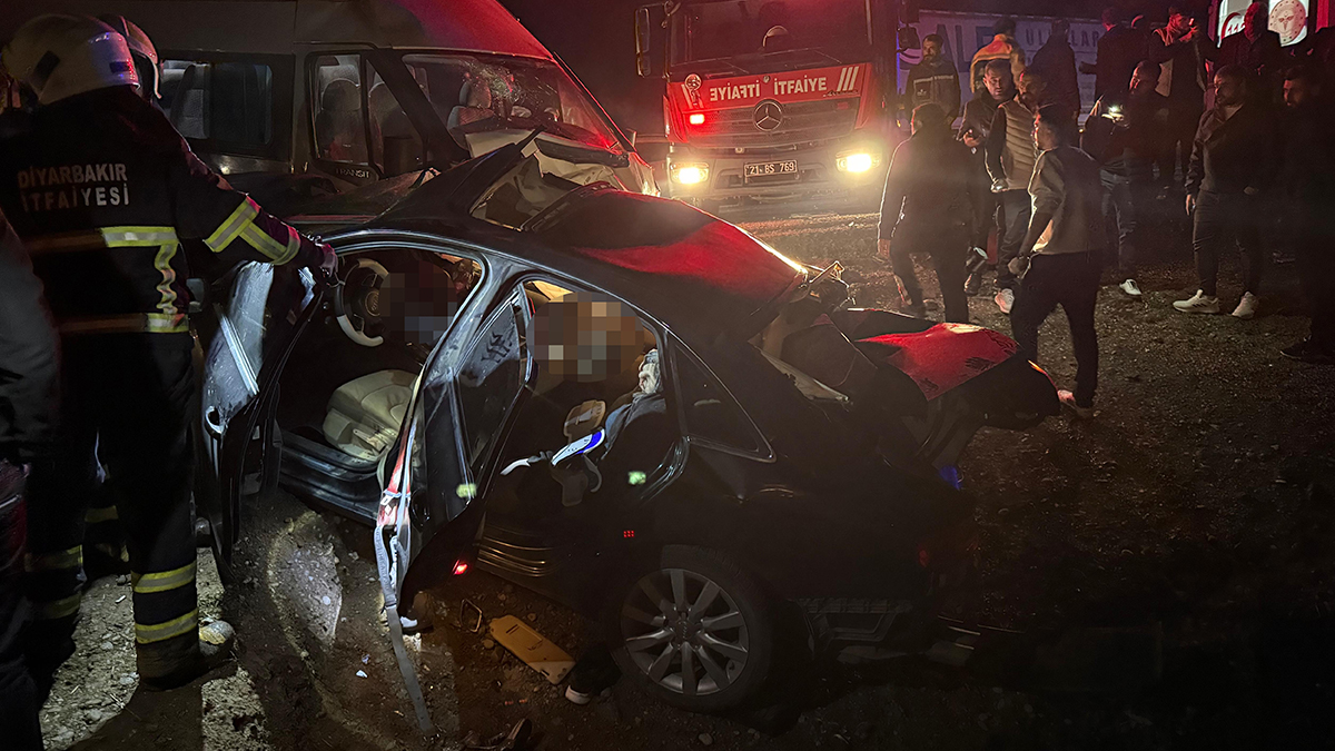 V verižnem trčenju v Diyarbakırju umrli trije, sedem ranjenih
