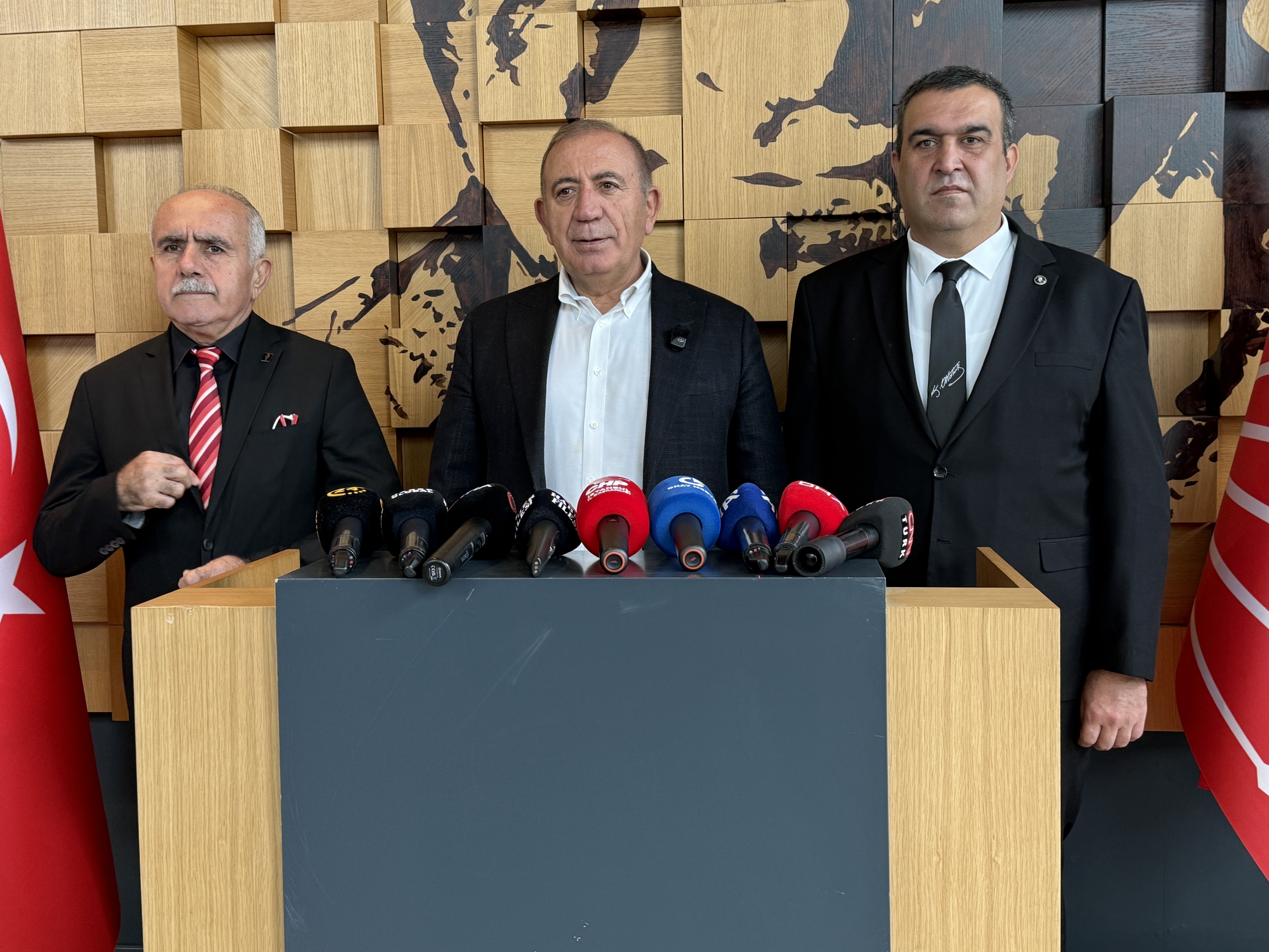 Gürsel Tekin göreve devam edecek! CHP İstanbul İl Kongresi'nin iptali davası ertelendi