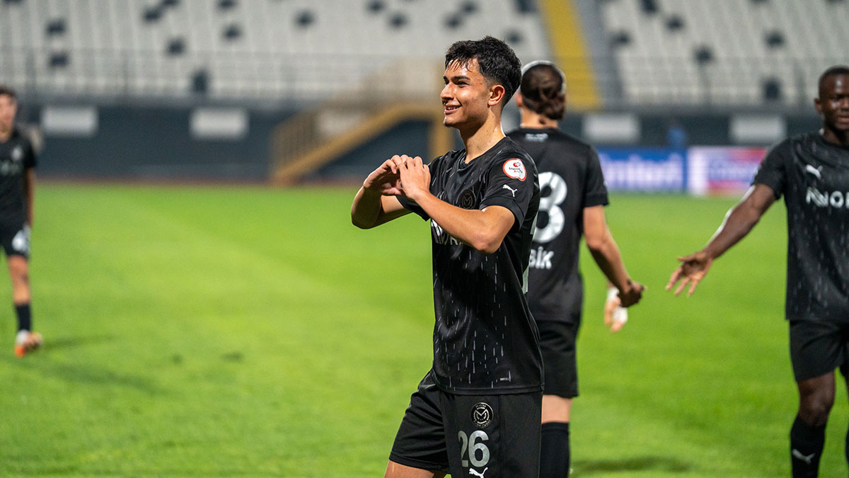 Manisa FK, Adana Demirspor'u farklı yendi