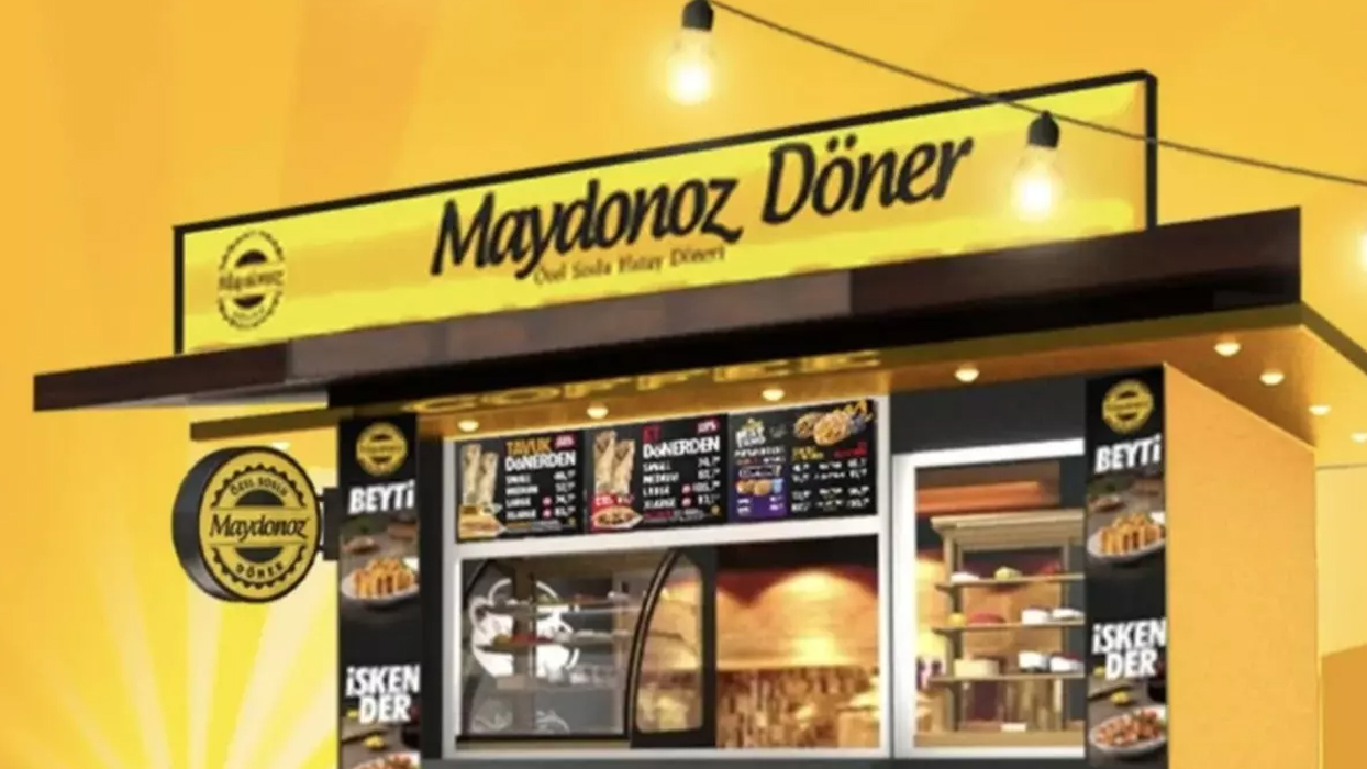 V Turčiji izrečen vmesni sklep v sojenju proti verigi Maydonoz Döner zaradi obtožb o povezavi s FETÖ