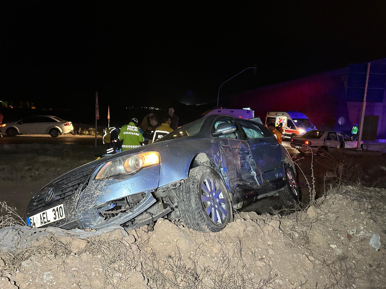 V trčenju dveh vozil v Uşaku ranjenih deset ljudi, med njimi dojenček
