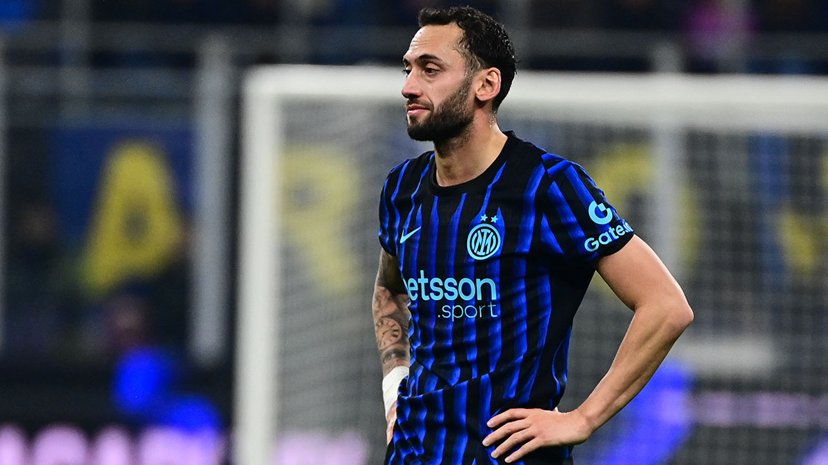 Milano derbisinde kazanan Milan! Hakan Çalhanoğlu penaltı kaçırdı...