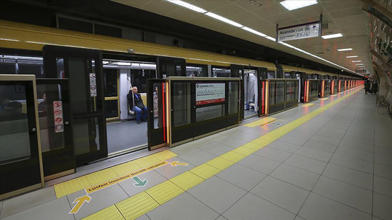 Zaprte metro postaje Taksim in Füniküler v Istanbulu