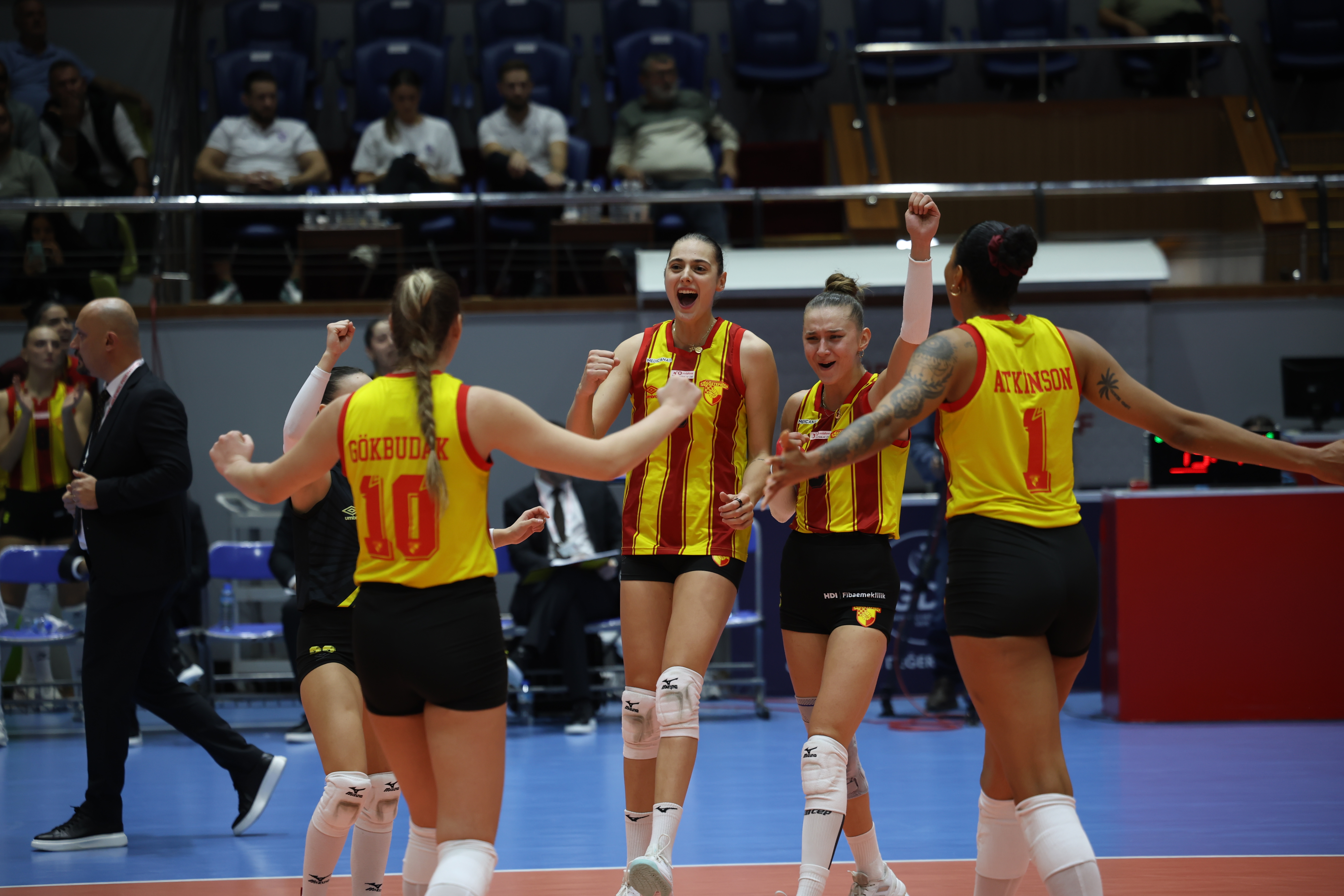 Göztepe s slabim začetkom v turški odbojkarski ligi Sultanlar Ligi