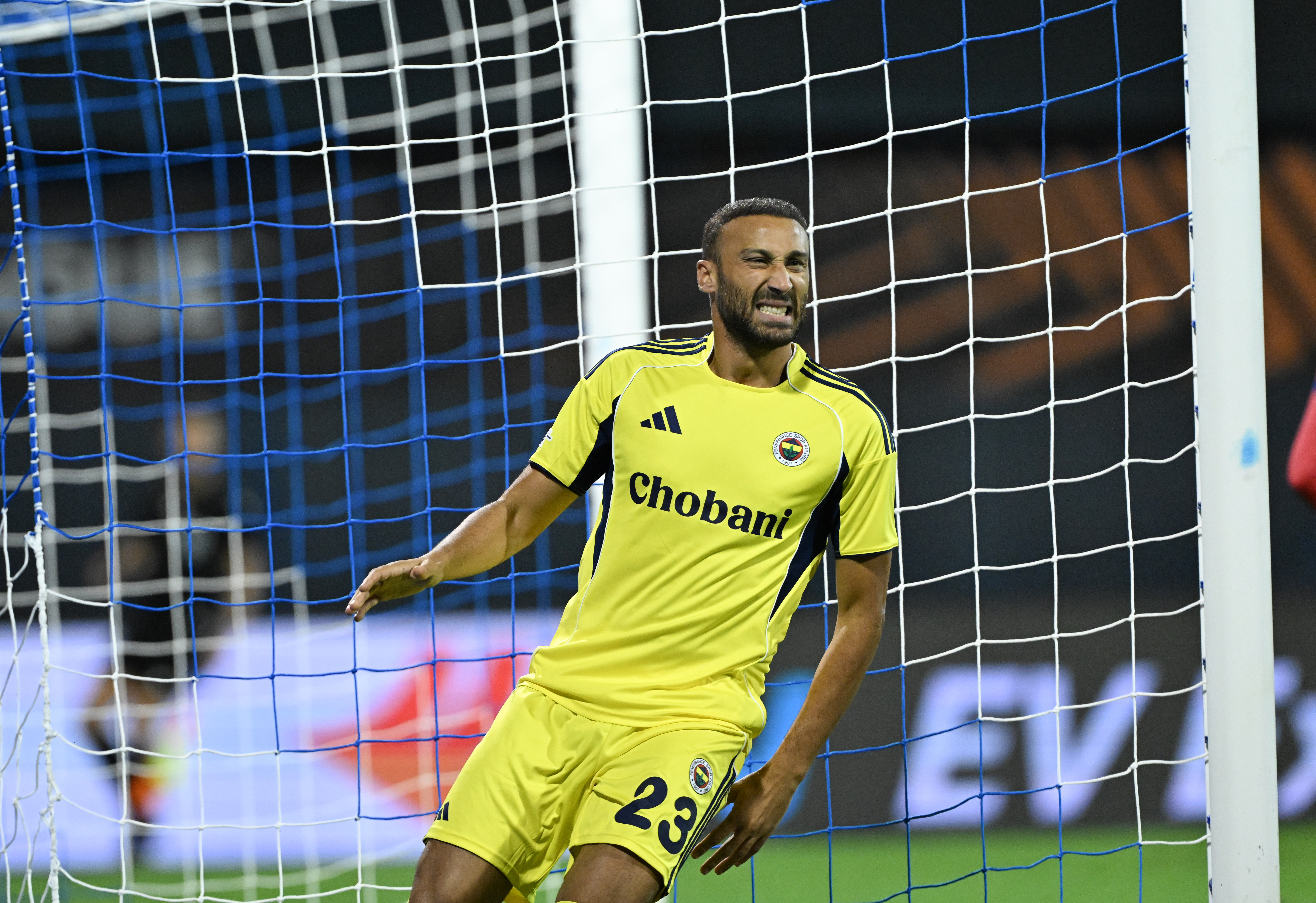 Fenerbahçe'de Cenk Tosun ameliyat edildi