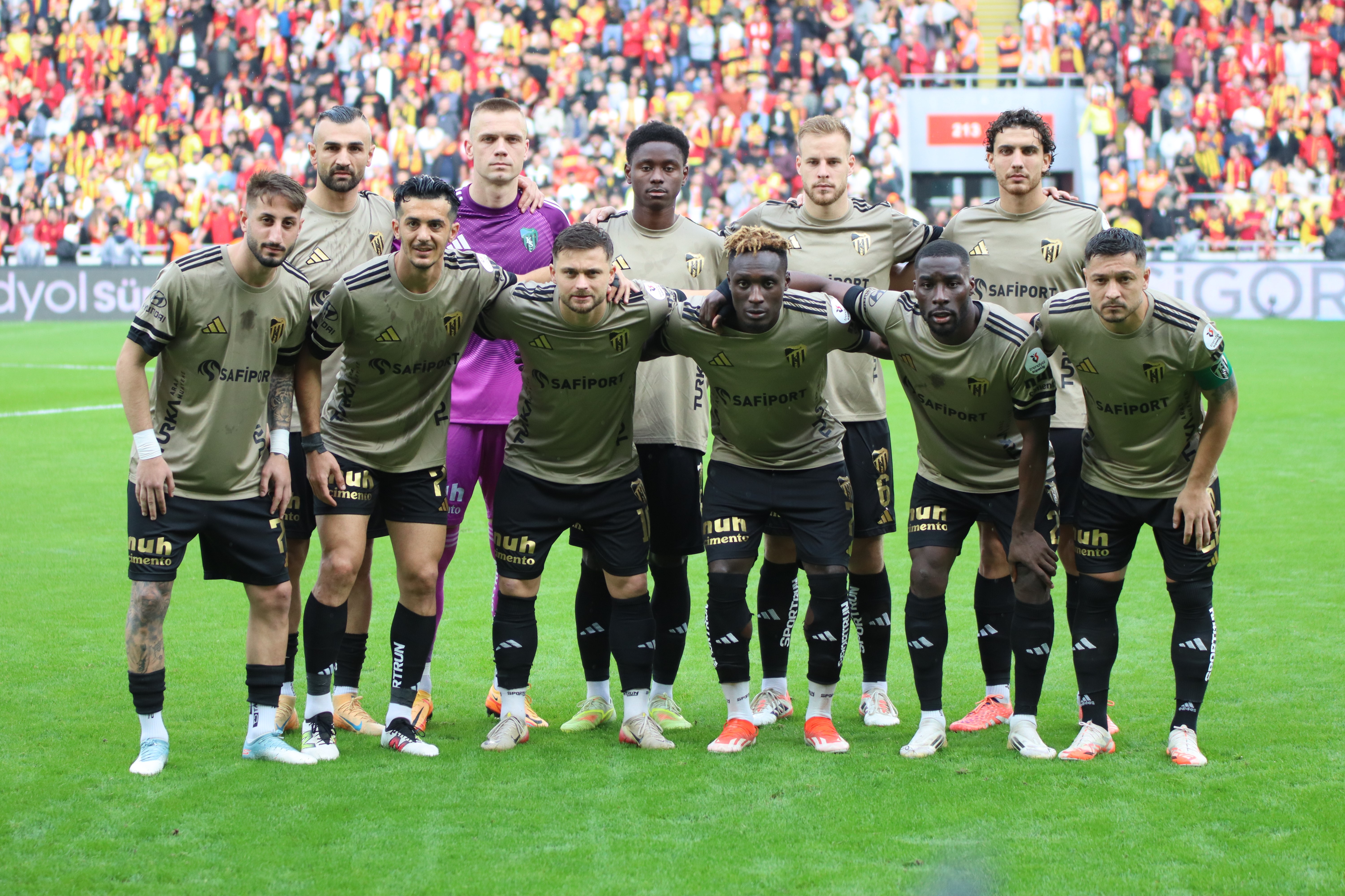 Kocaelispor nogometašem izplačal 100 milijonov turških lir