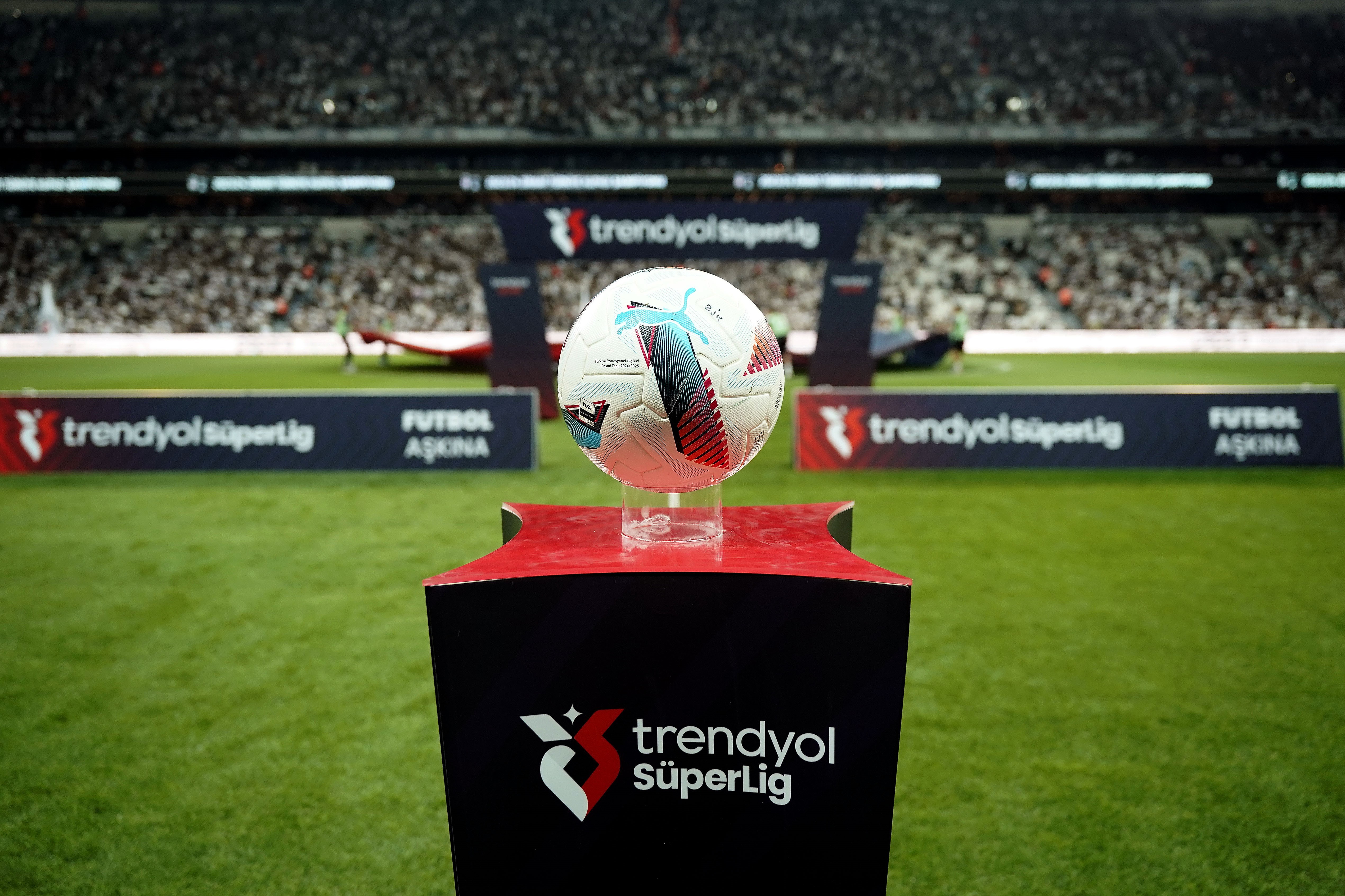 Trendyol Süper Lig'de derbi heyecanı! İşte 14. hafta programı