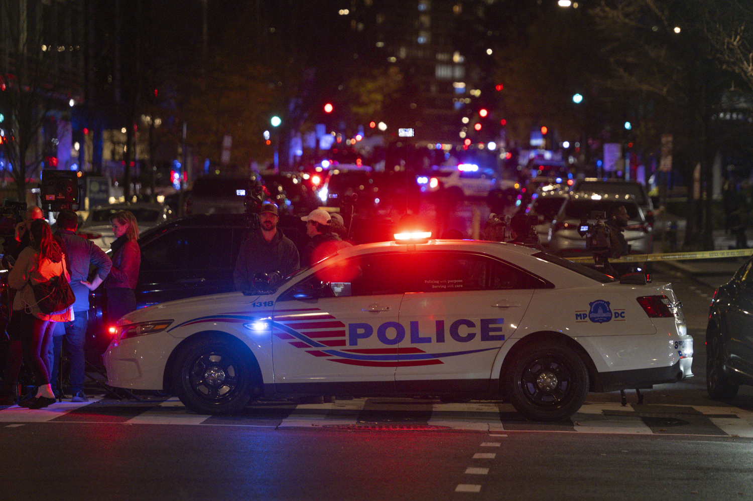 Po streljanju v Washingtonu umrla pripadnica Nacionalne garde, Trump napovedal strožjo migracijsko politiko.