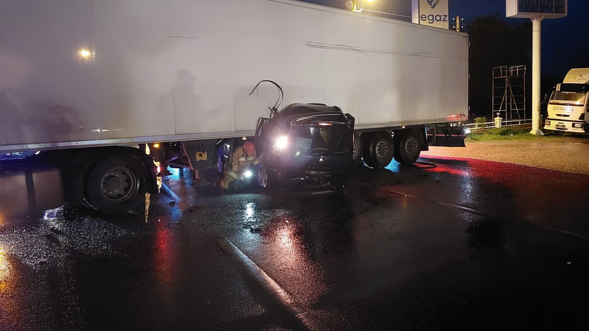 V prometni nesreči v Manisi umrl par