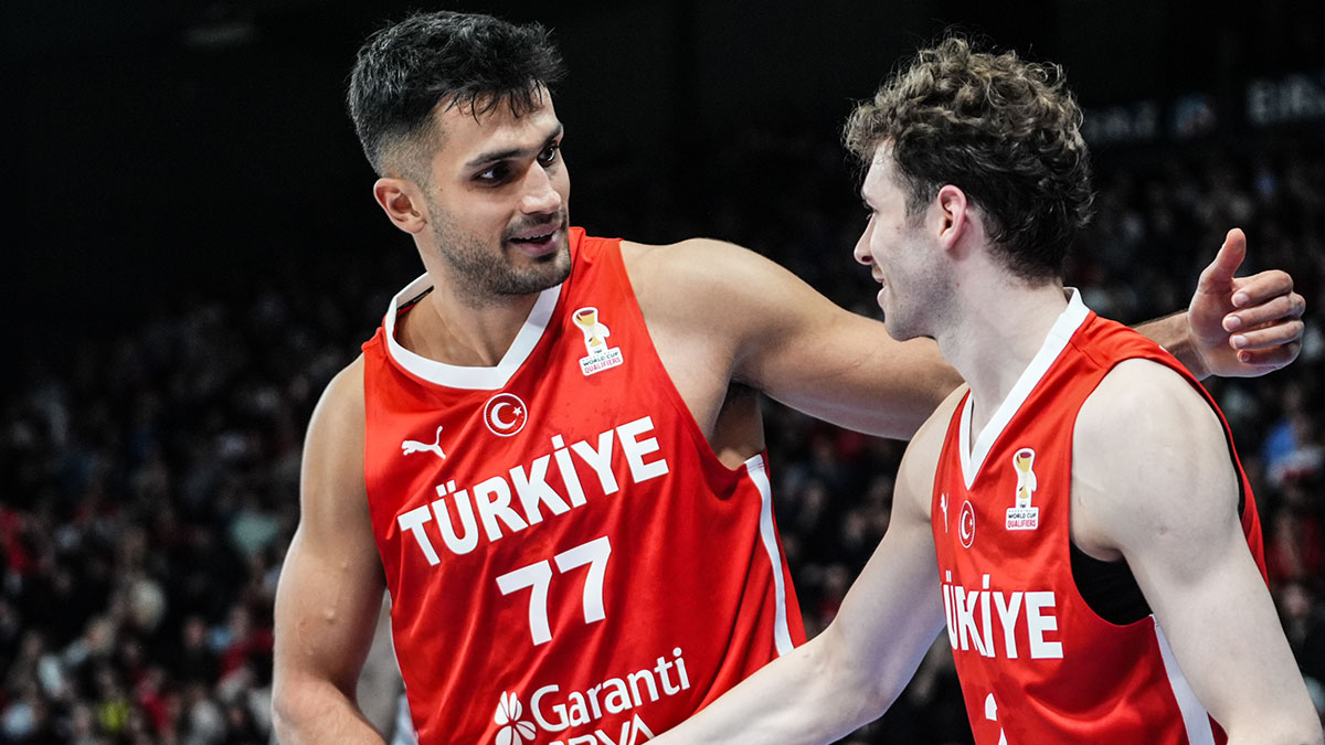 12 Dev Adam, 2 de 2 yaptı! Milliler, İsviçre'de farka koştu