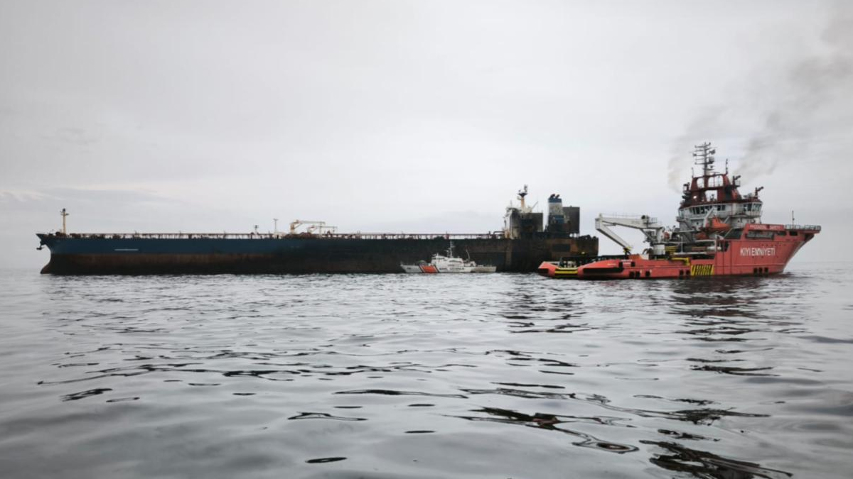 Požar na ladji KAIROS v Črnem morju pogašen