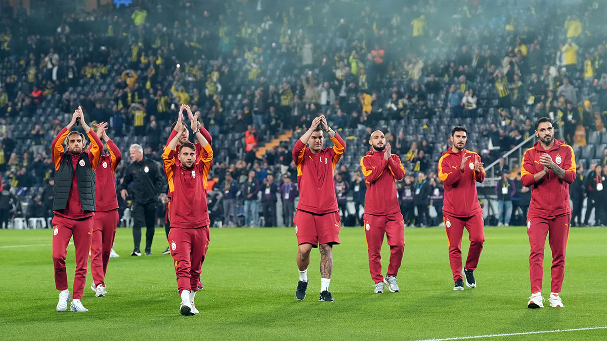 Galatasaray taraftarı, Kadıköy'de takımlarını yalnız bırakmadı