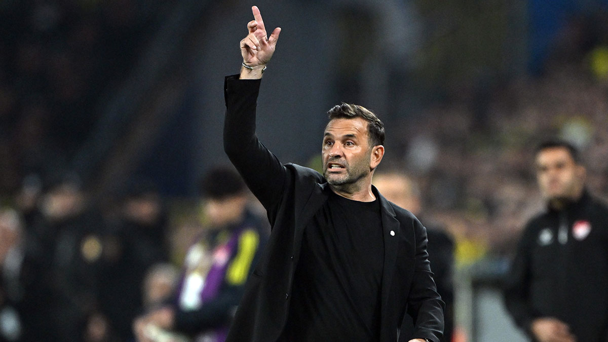 Okan Buruk, Fenerbahçe derbisine 3 değişiklikle çıktı