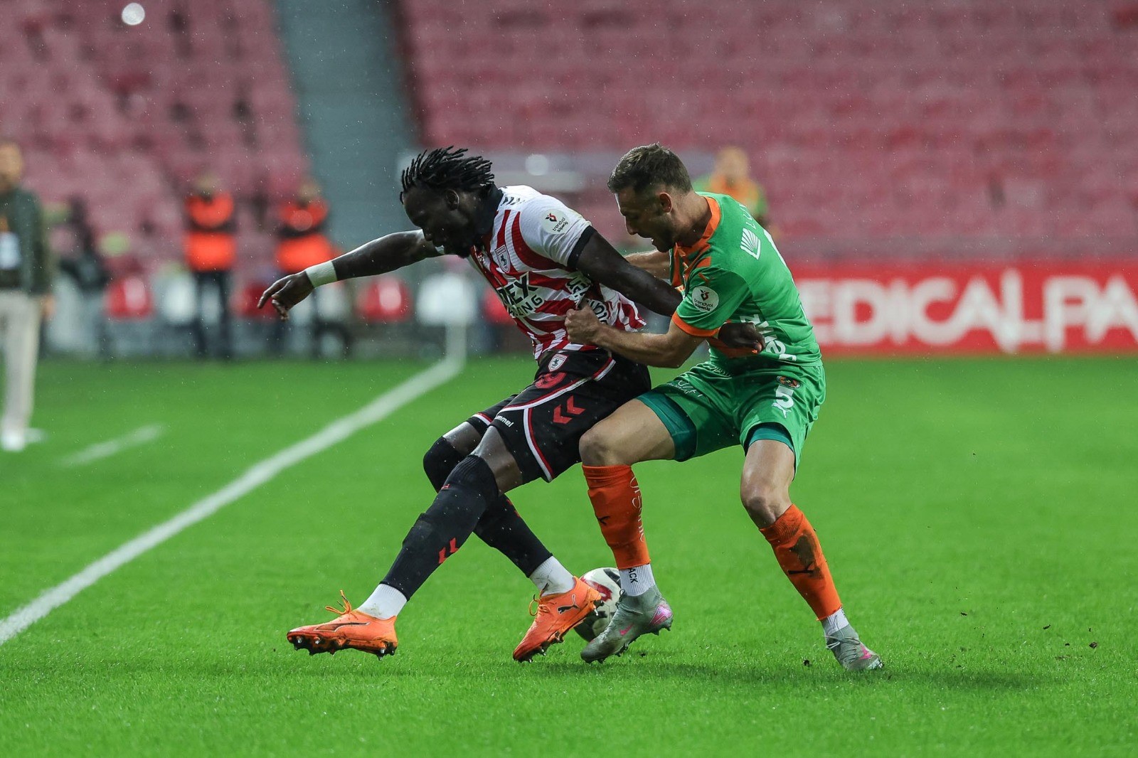 Samsunspor-Alanyaspor maçında kazanan çıkmadı
