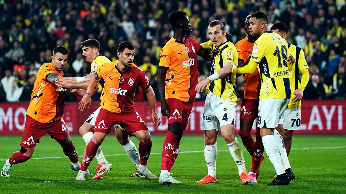Süper Lig'de derbi zamanı! Fenerbahçe'nin konuğu Galatasaray