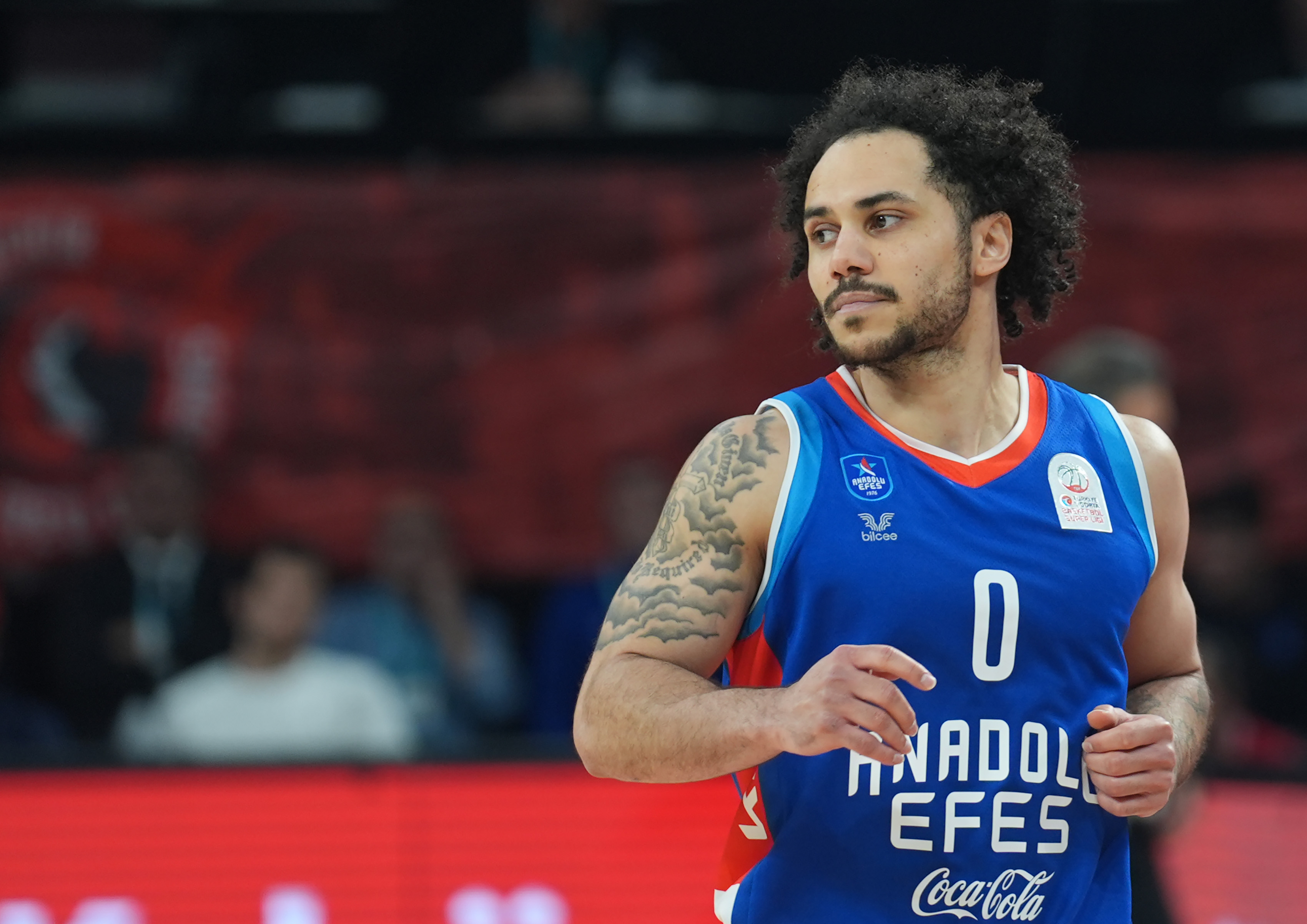 Košarkar Anadolu Efesa Shane Larkin uspešno operiran