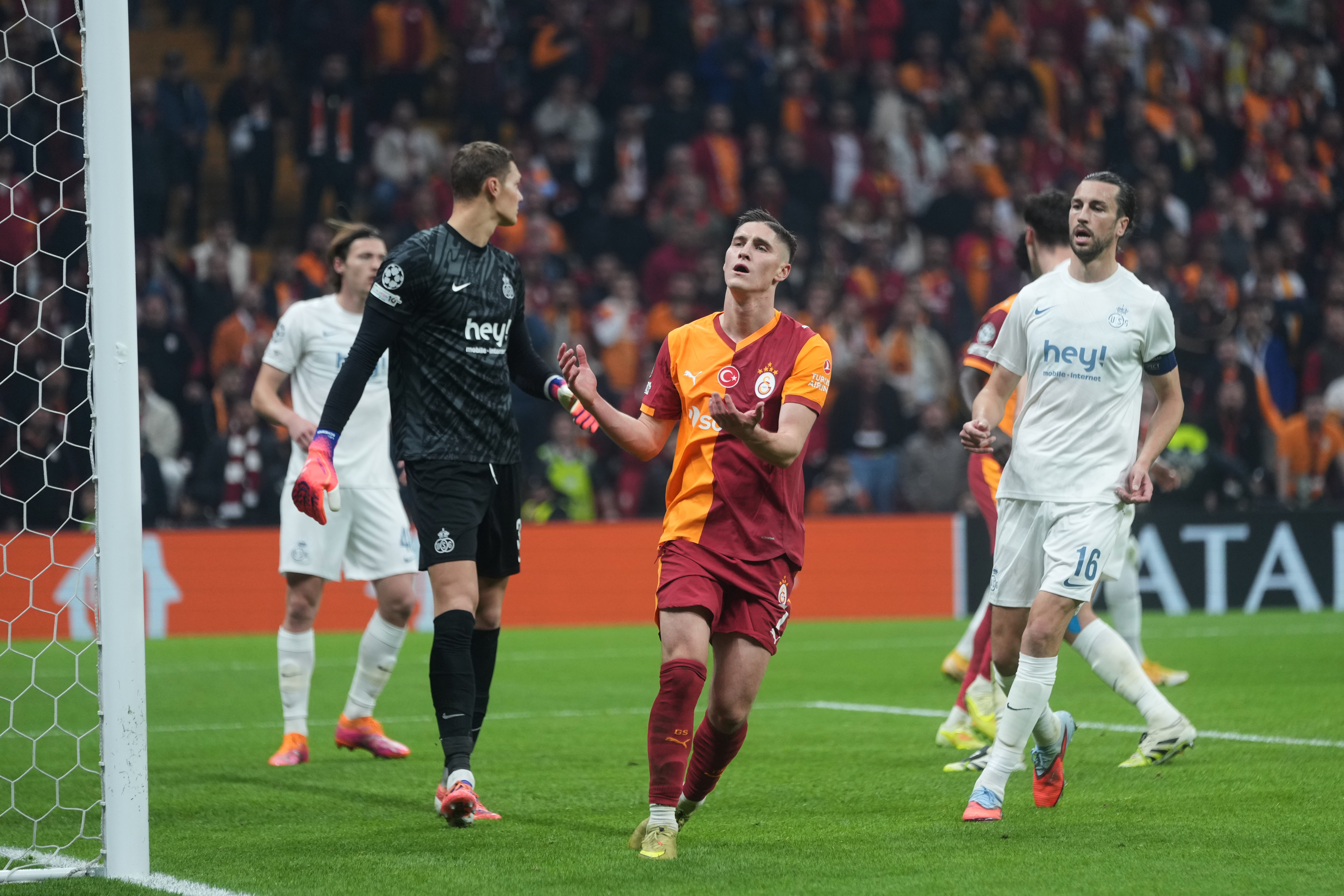 Disciplinska komisija potrdila kazni za 35 nogometašev in zavrnila pritožbo Galatasaraya v primeru Rolanda Sallaija