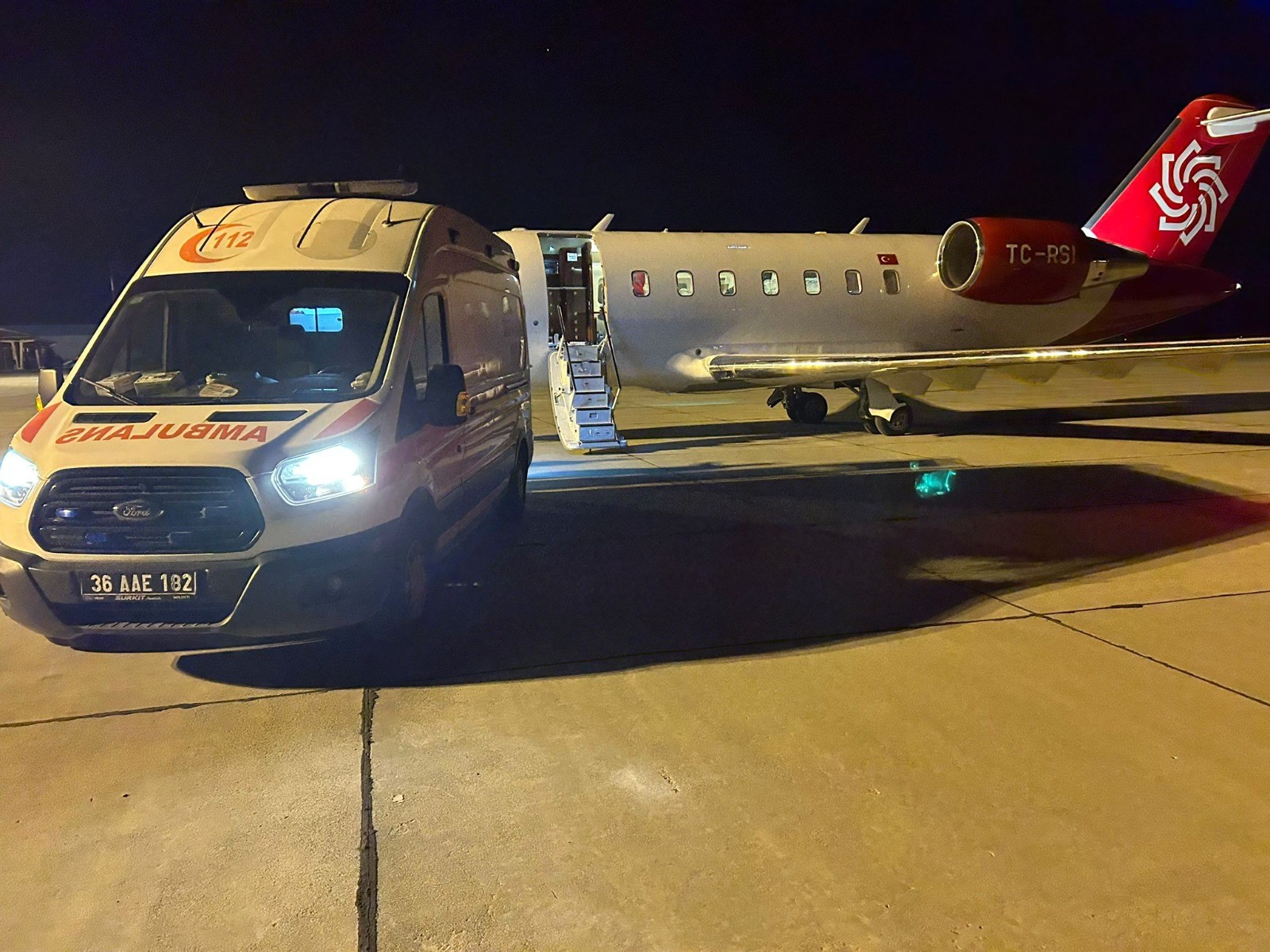 V Karsu reševalno letalo prepeljalo 44 dni starega dojenčka v Ankaro zaradi težav z dihanjem