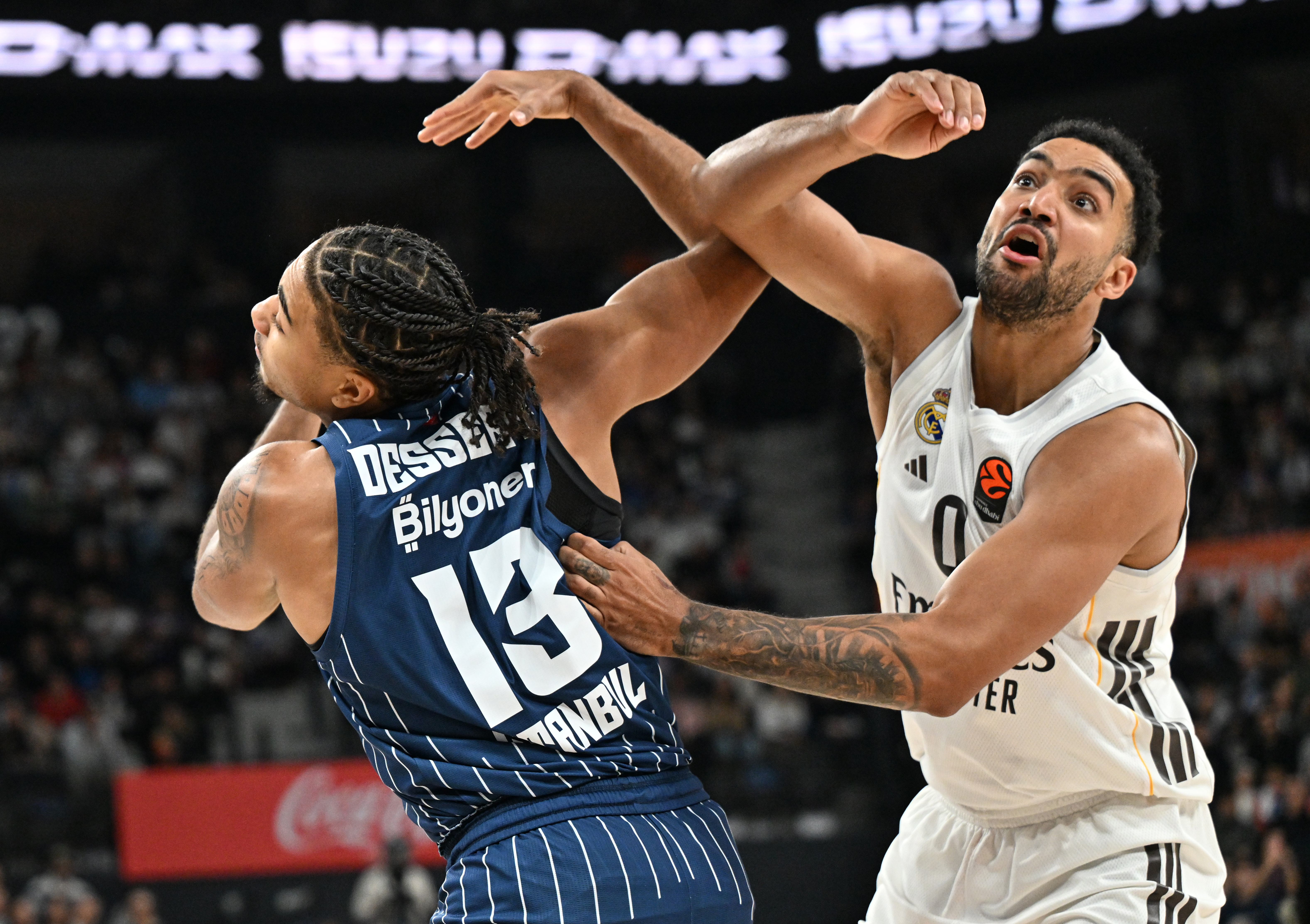 Anadolu Efes evinde Real Madrid'e diş geçiremedi